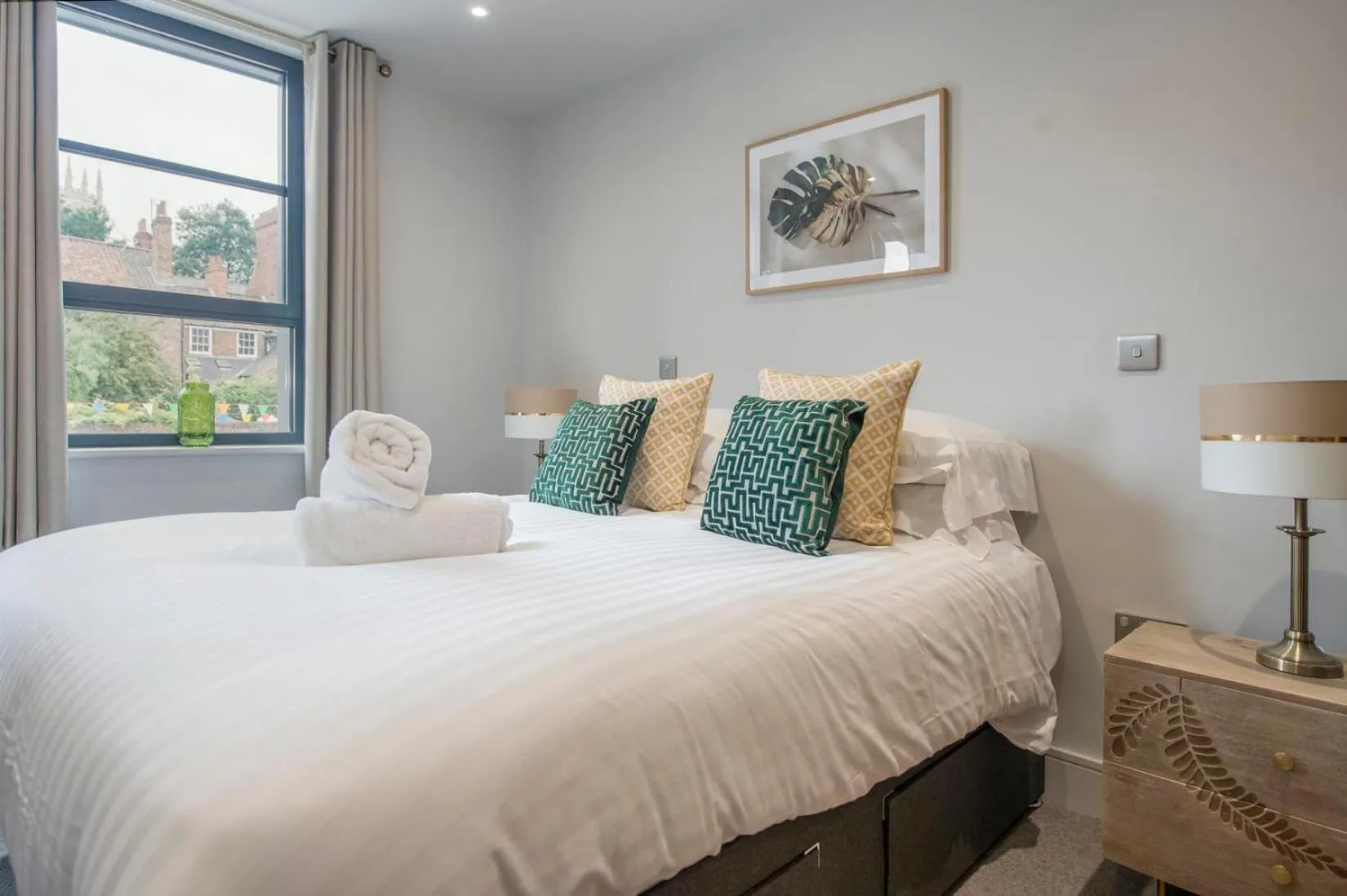 Bedroom, Bed in The Quadrant - The Palm Suite