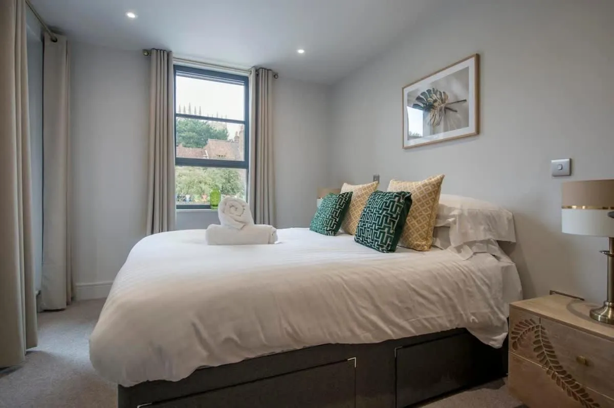 Bed in The Quadrant - The Palm Suite