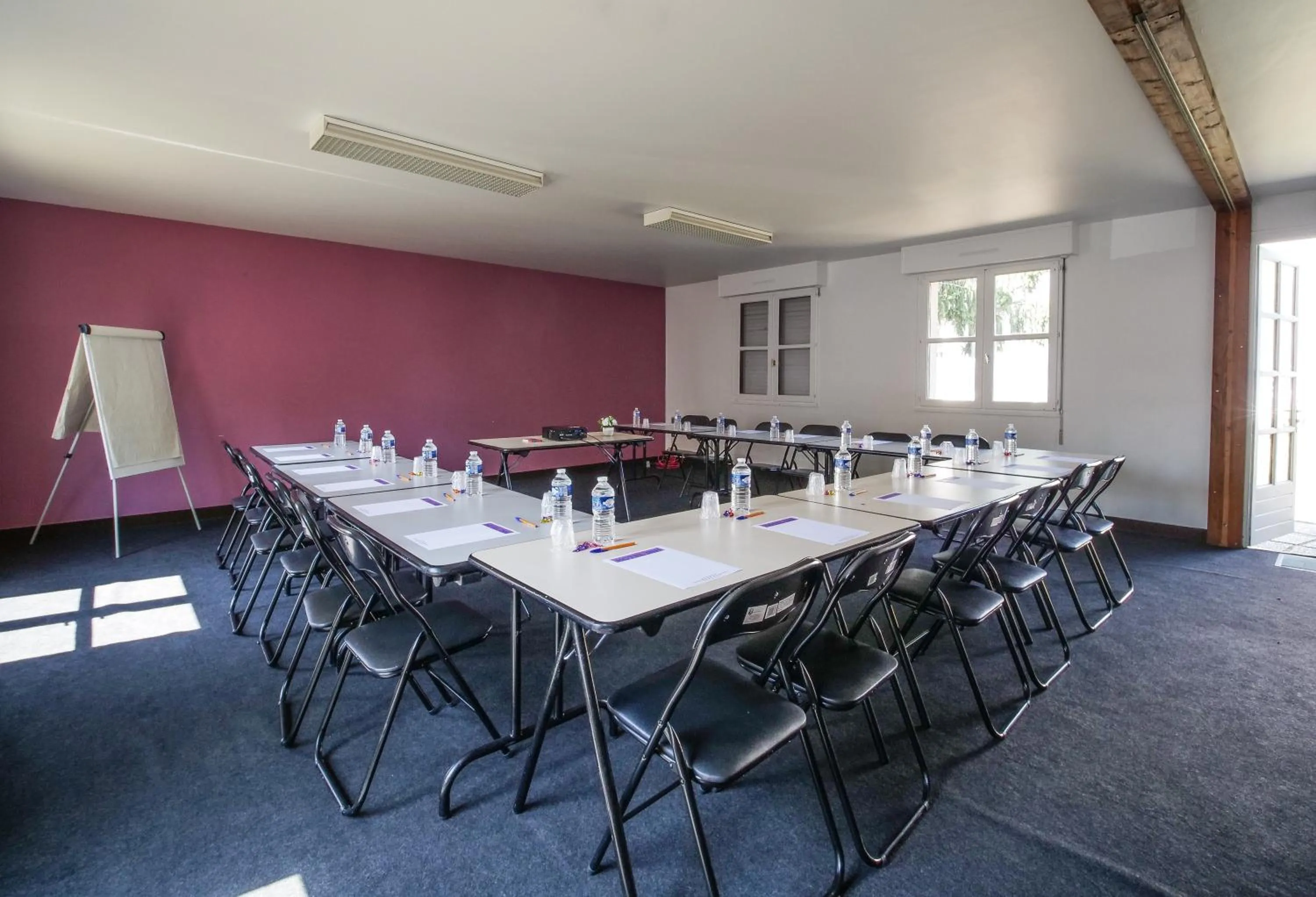 Business facilities in Hôtel Inn Design Resto Novo Sablé