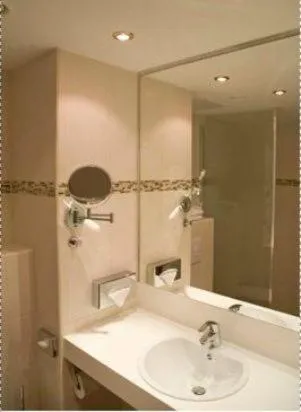 Bathroom in Grand Hotel Dream Main City Center