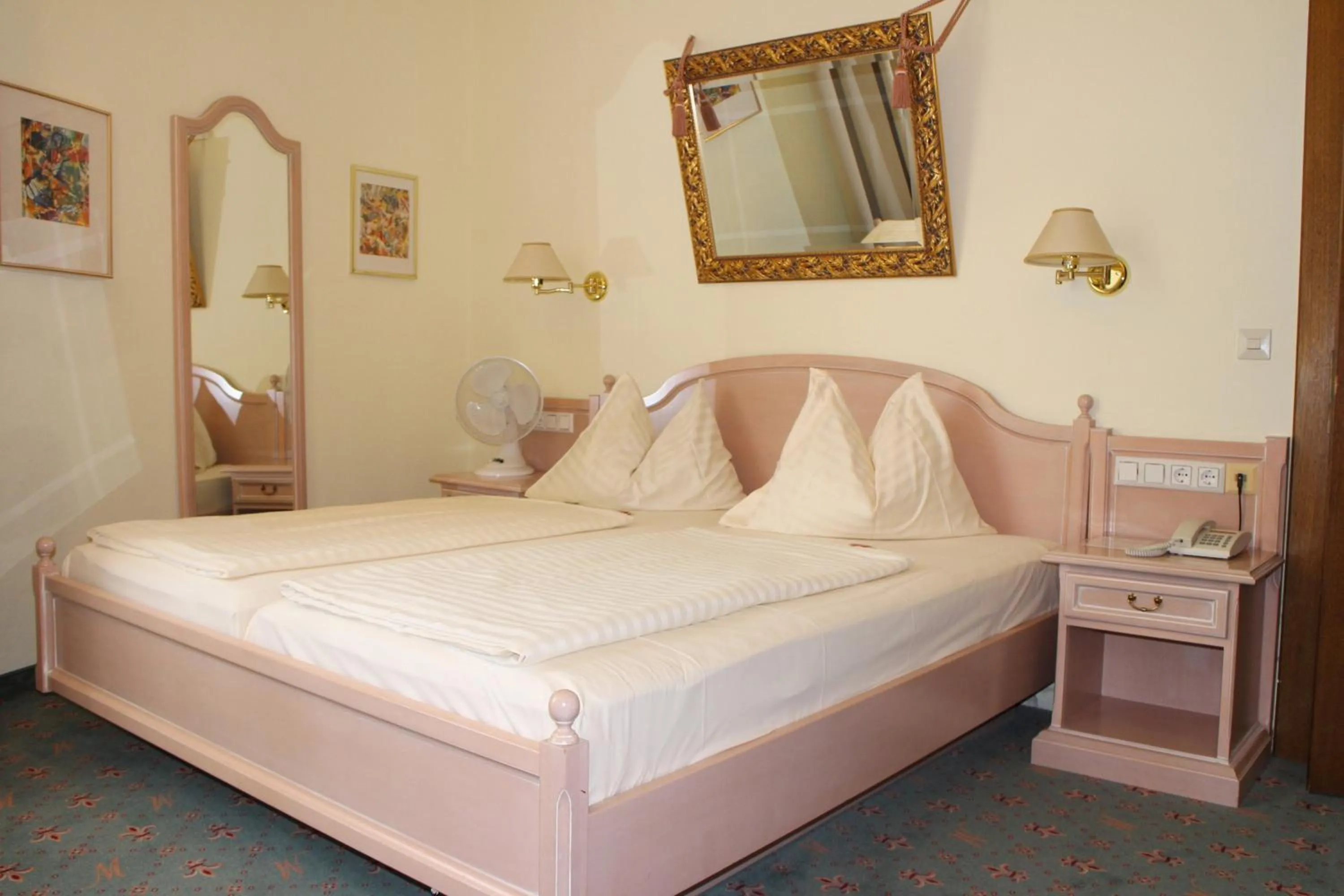 Bedroom, Bed in Altstadt Hotel Mosser