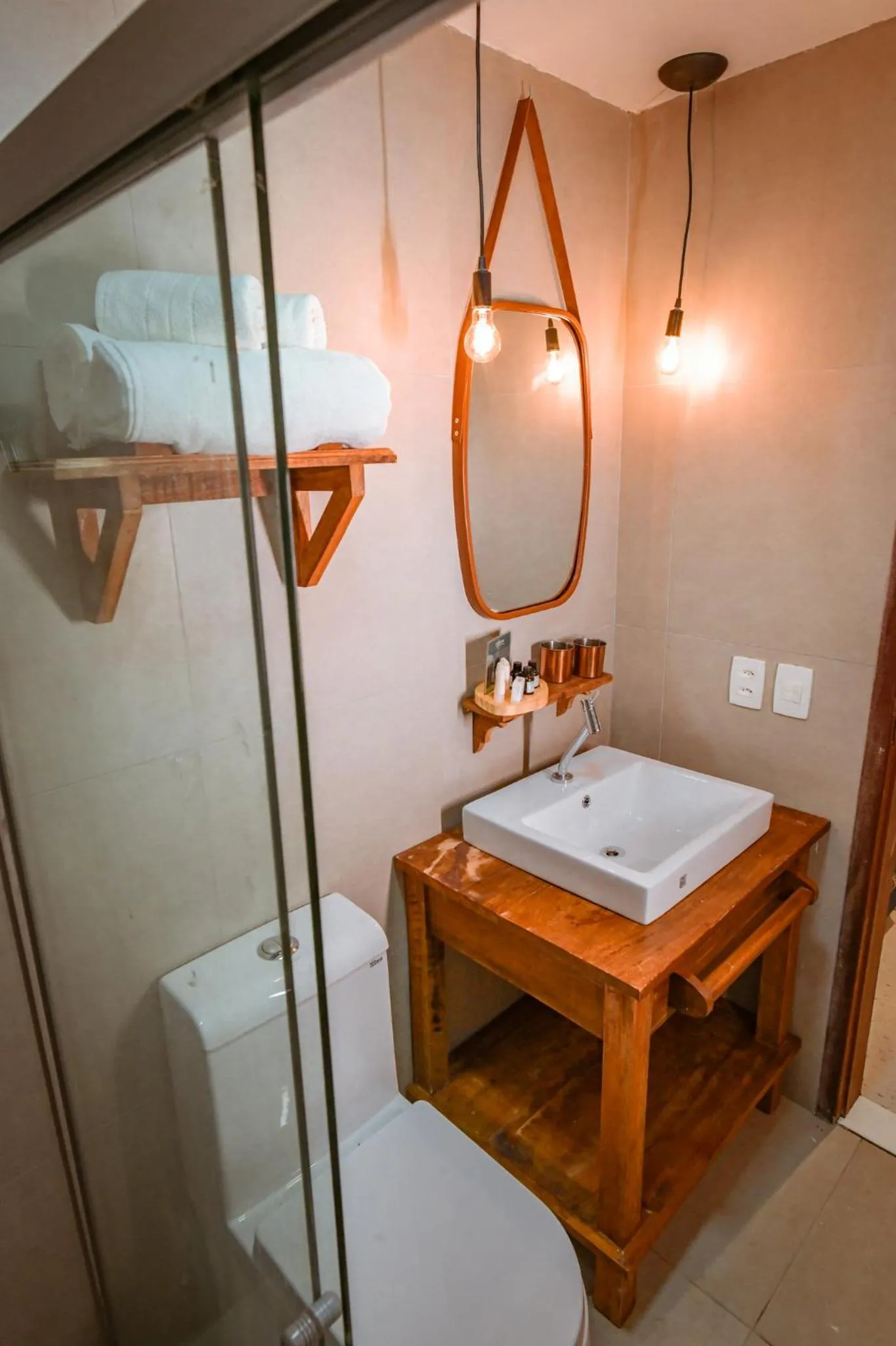 Bathroom, Bed in EcoCharme Pousada Netuno