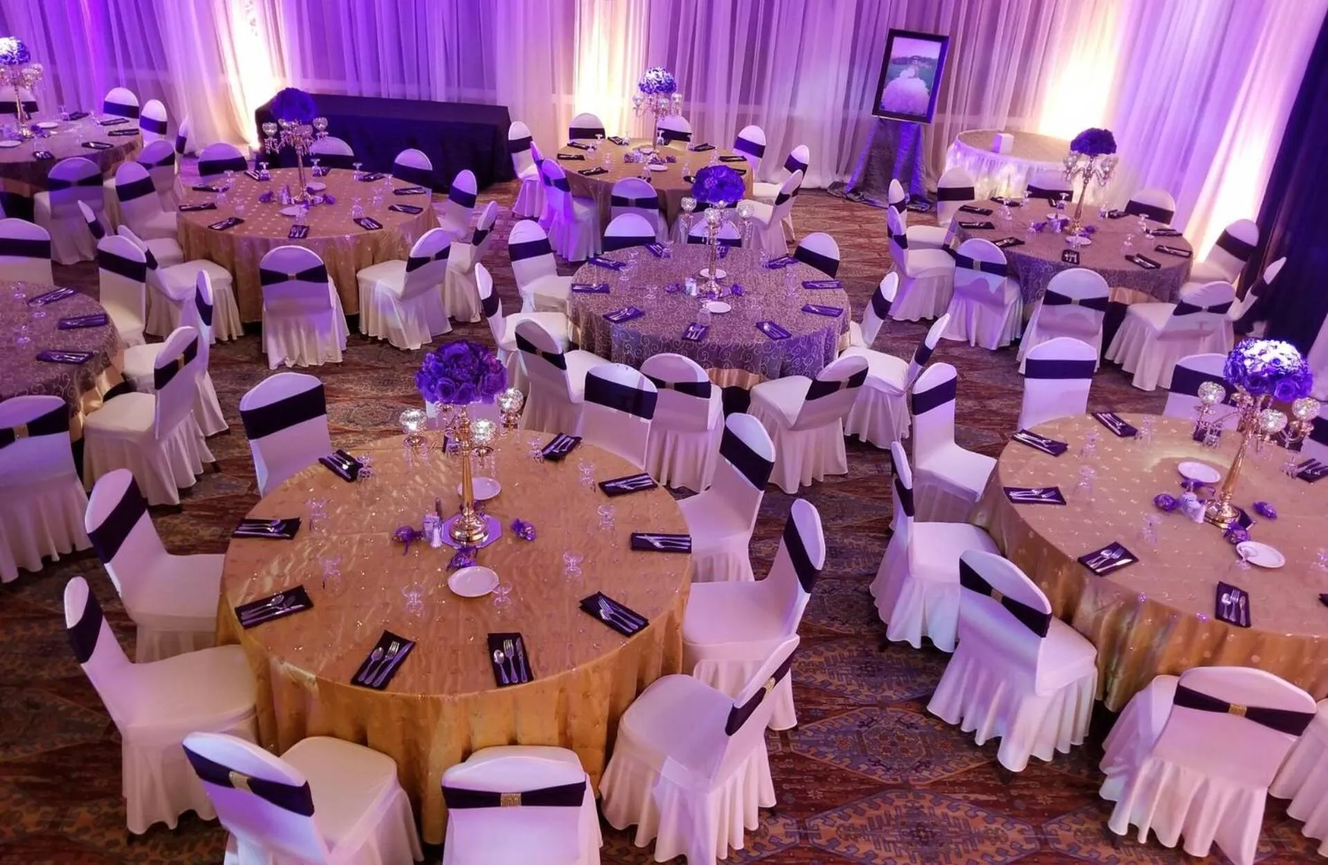 Restaurant/places to eat in DoubleTree Suites by Hilton Tucson Airport