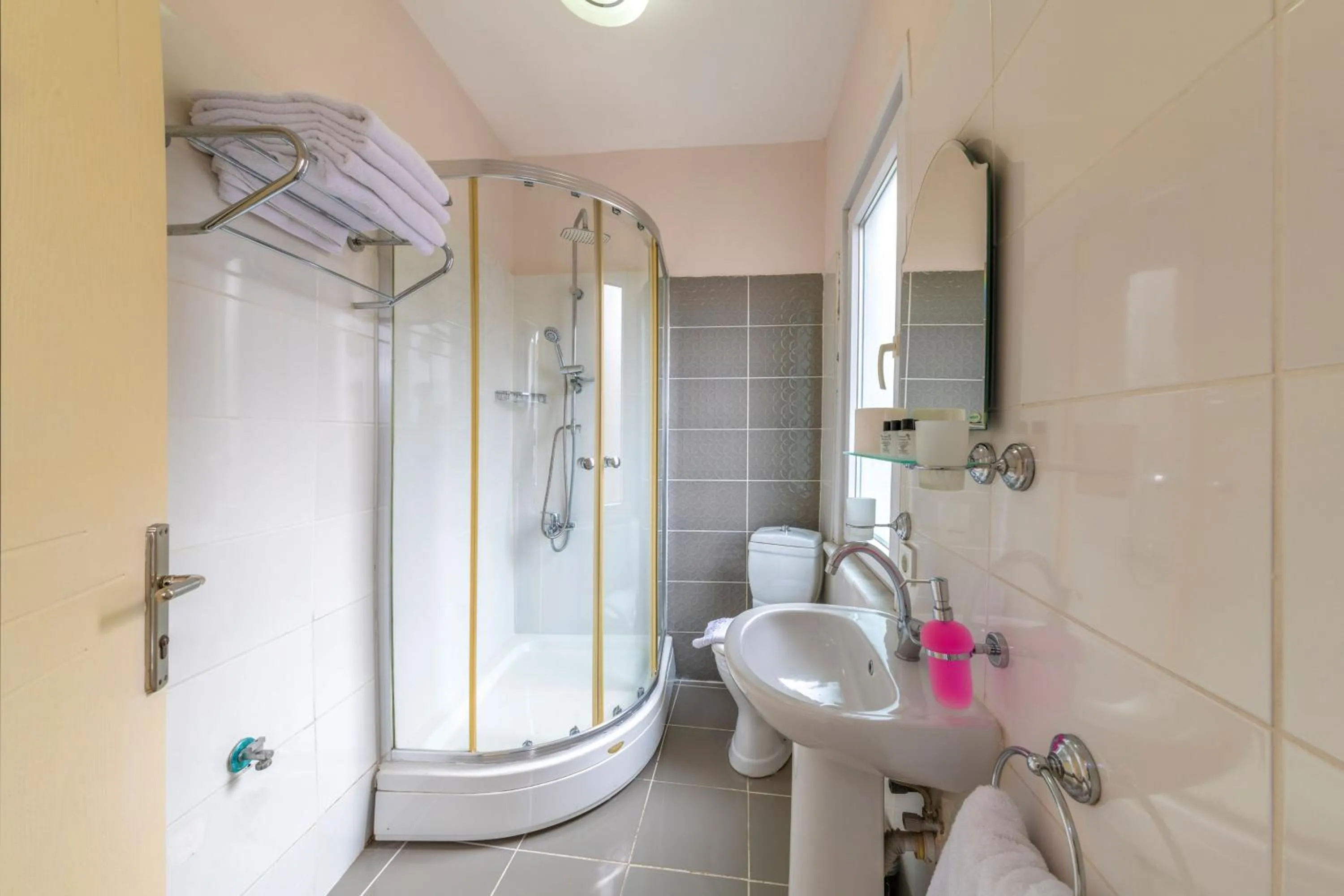 Shower in Taksim City Suites