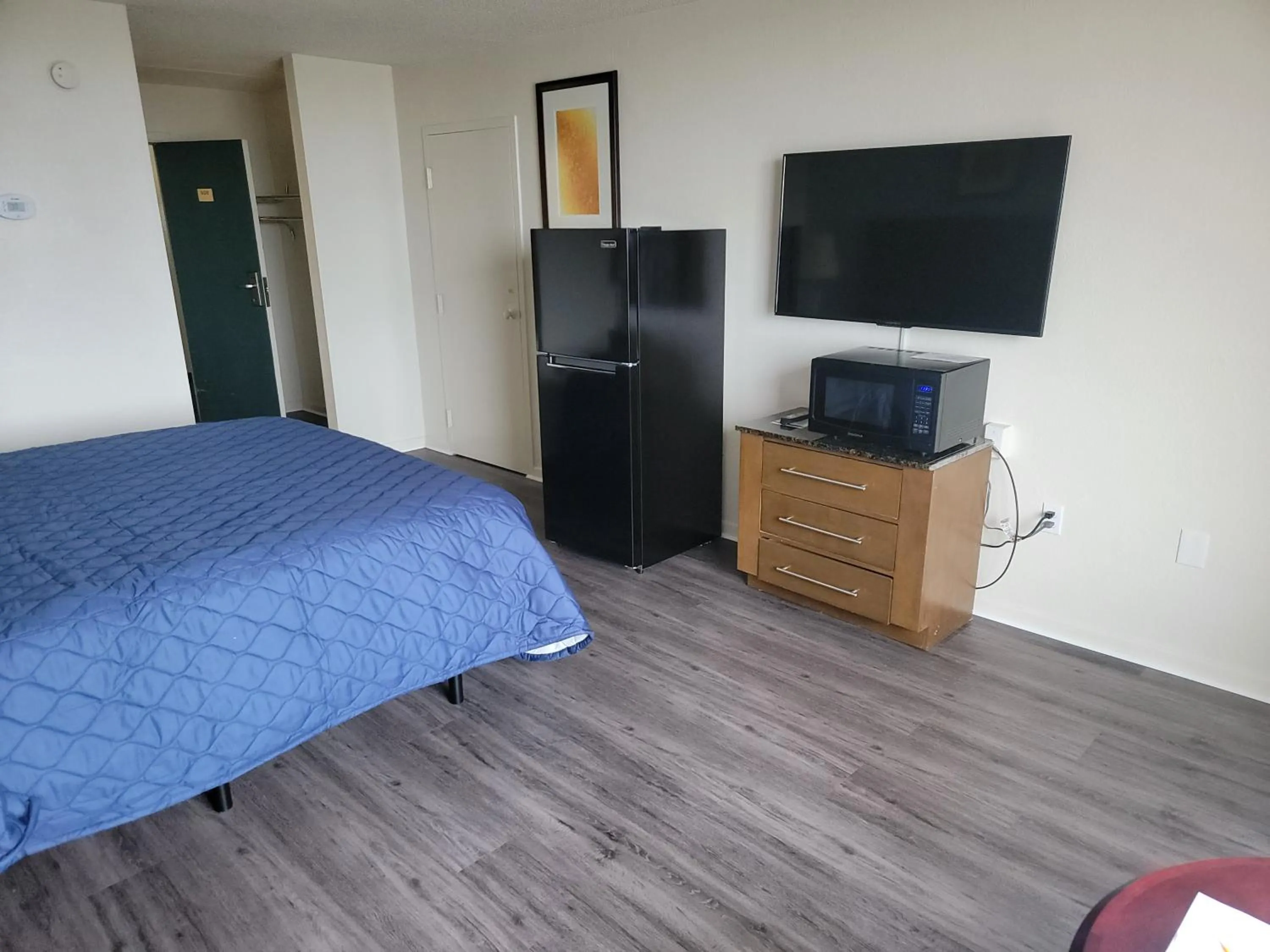 Bed in USA Economy Lodge