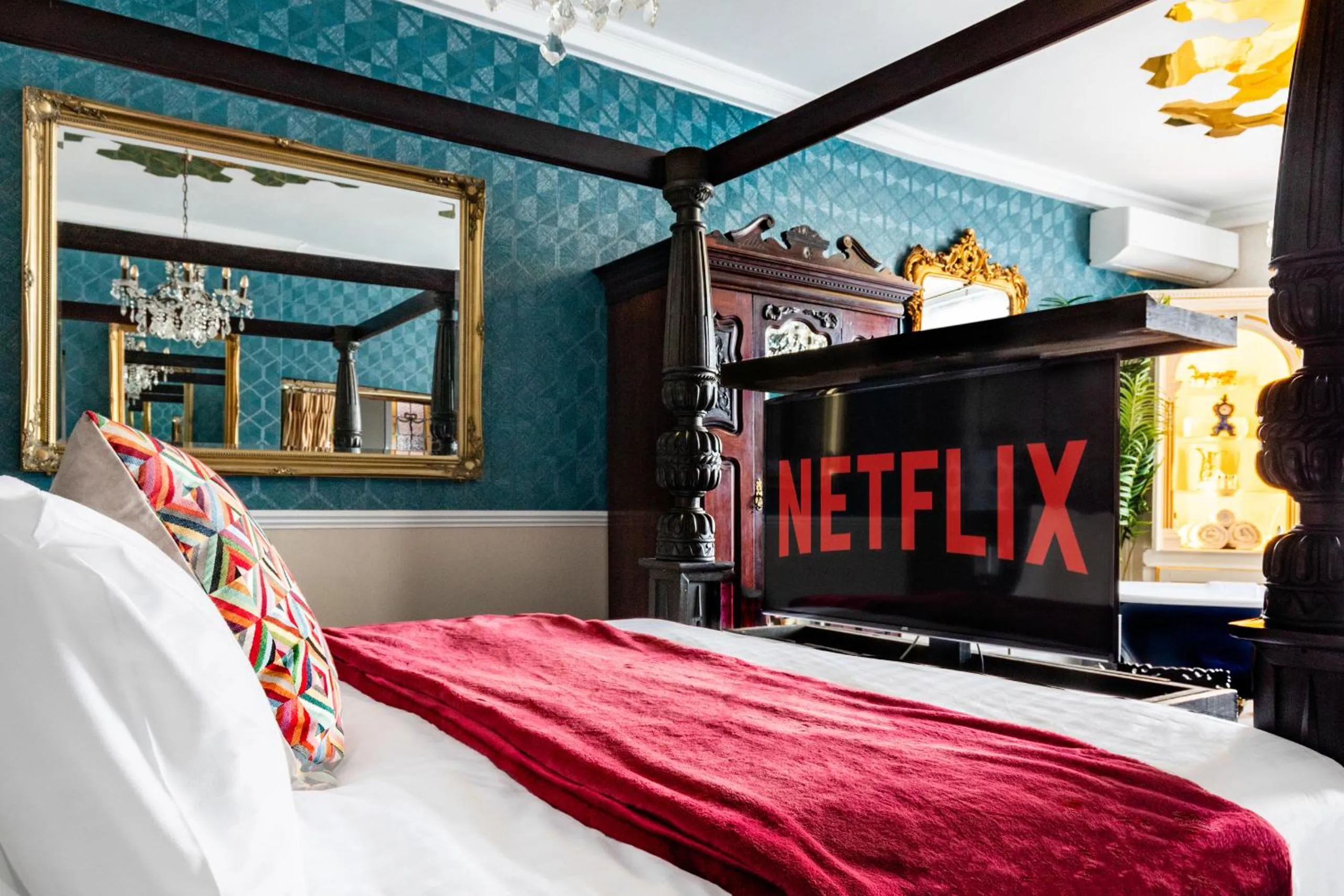 Bedroom, Bed in Staycations Maldon