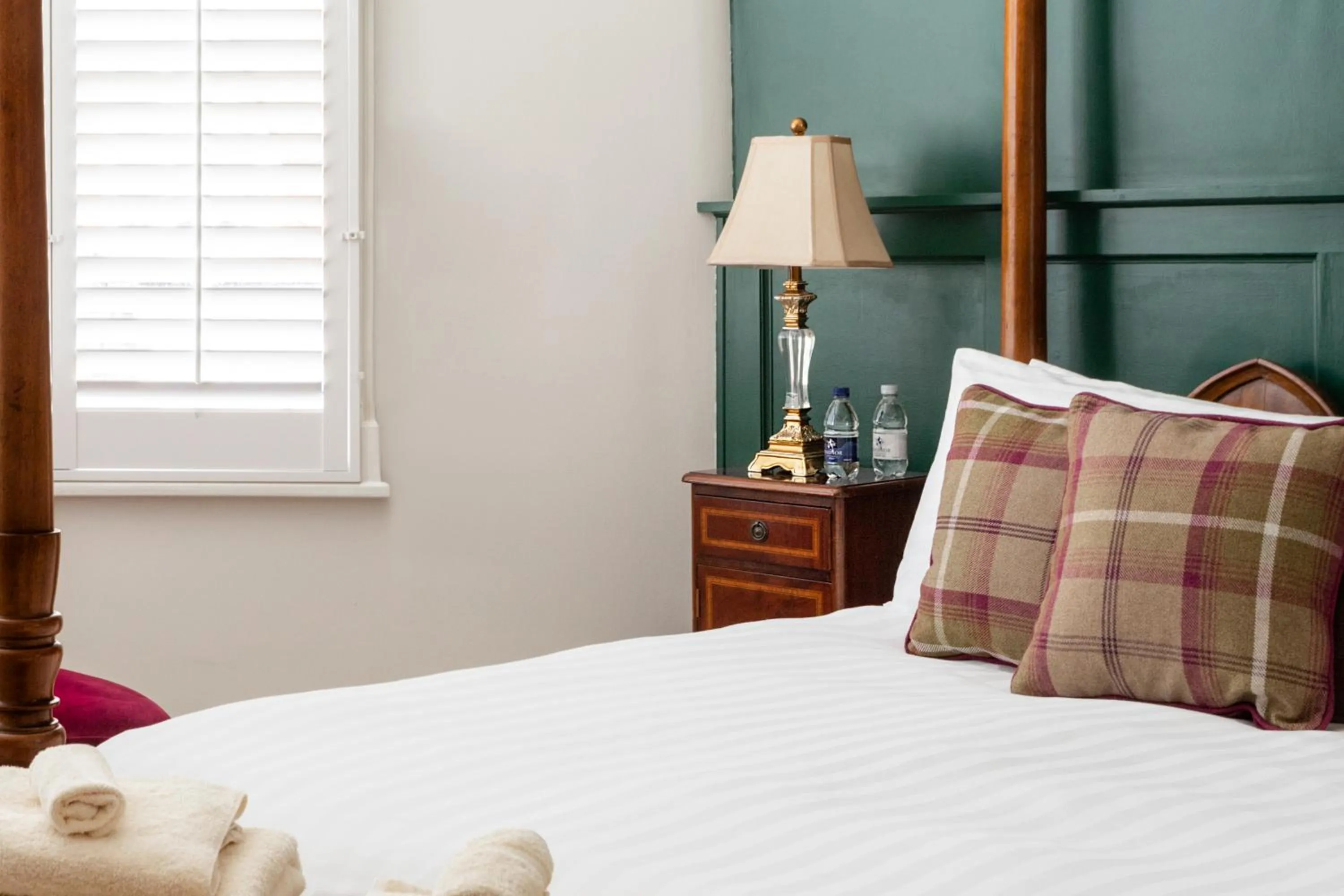 Bedroom, Bed in Staycations Maldon