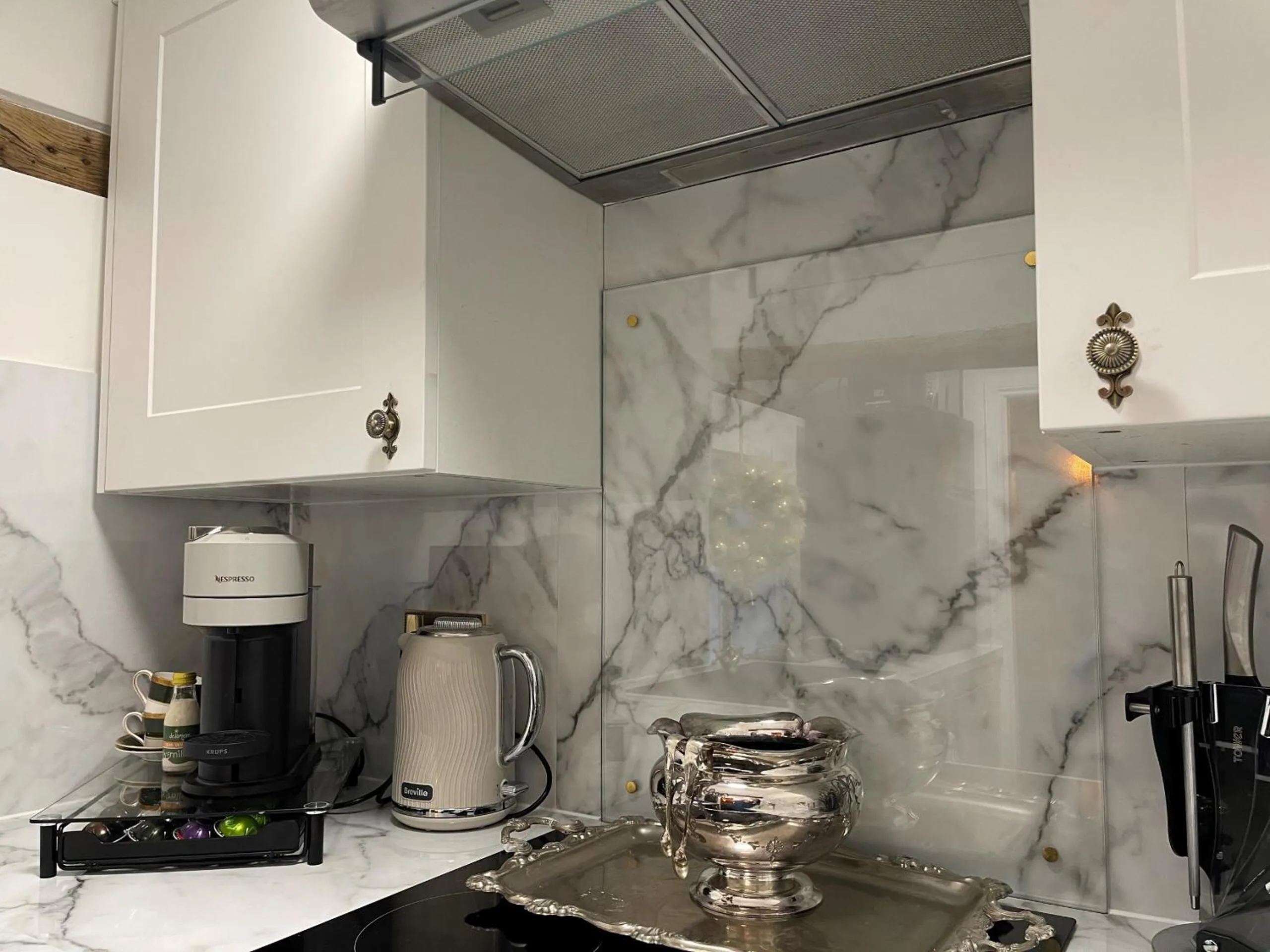 Kitchen or kitchenette in Staycations Maldon