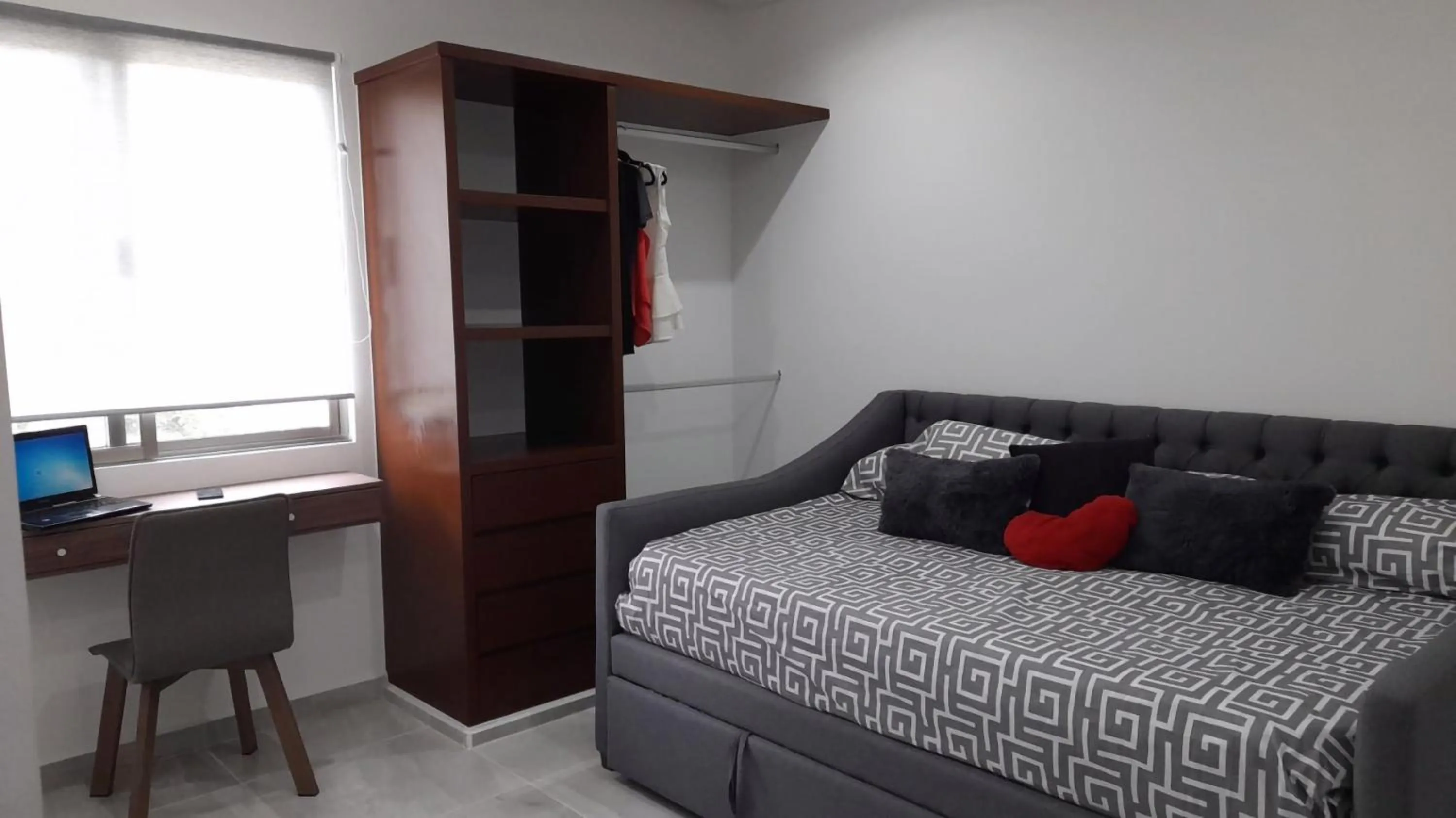 Bed in Gorgeous Apartment HOEStel Long Island!