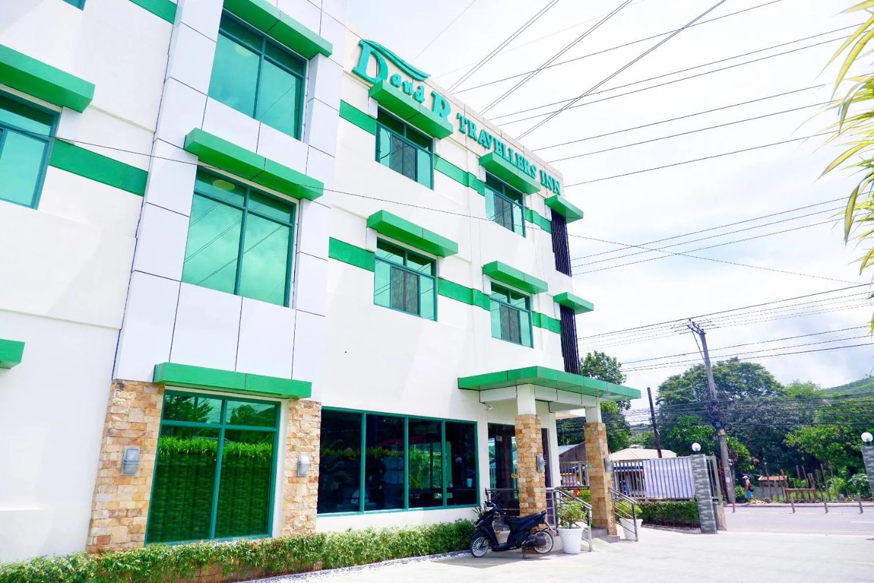 Property building in D and R Travellers Inn