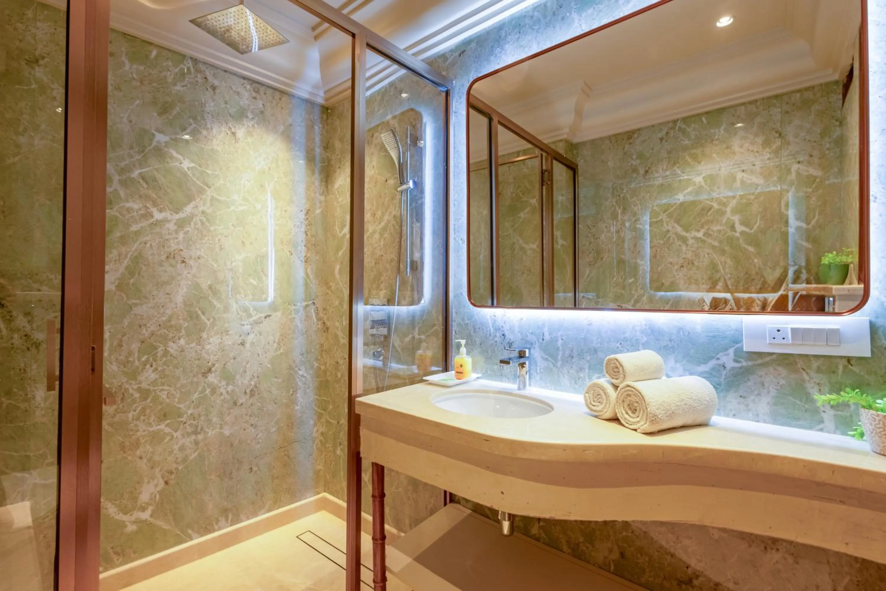 Bathroom in Jyoti Mahal - A Royal Heritage Hotel - Close to Connaught Place