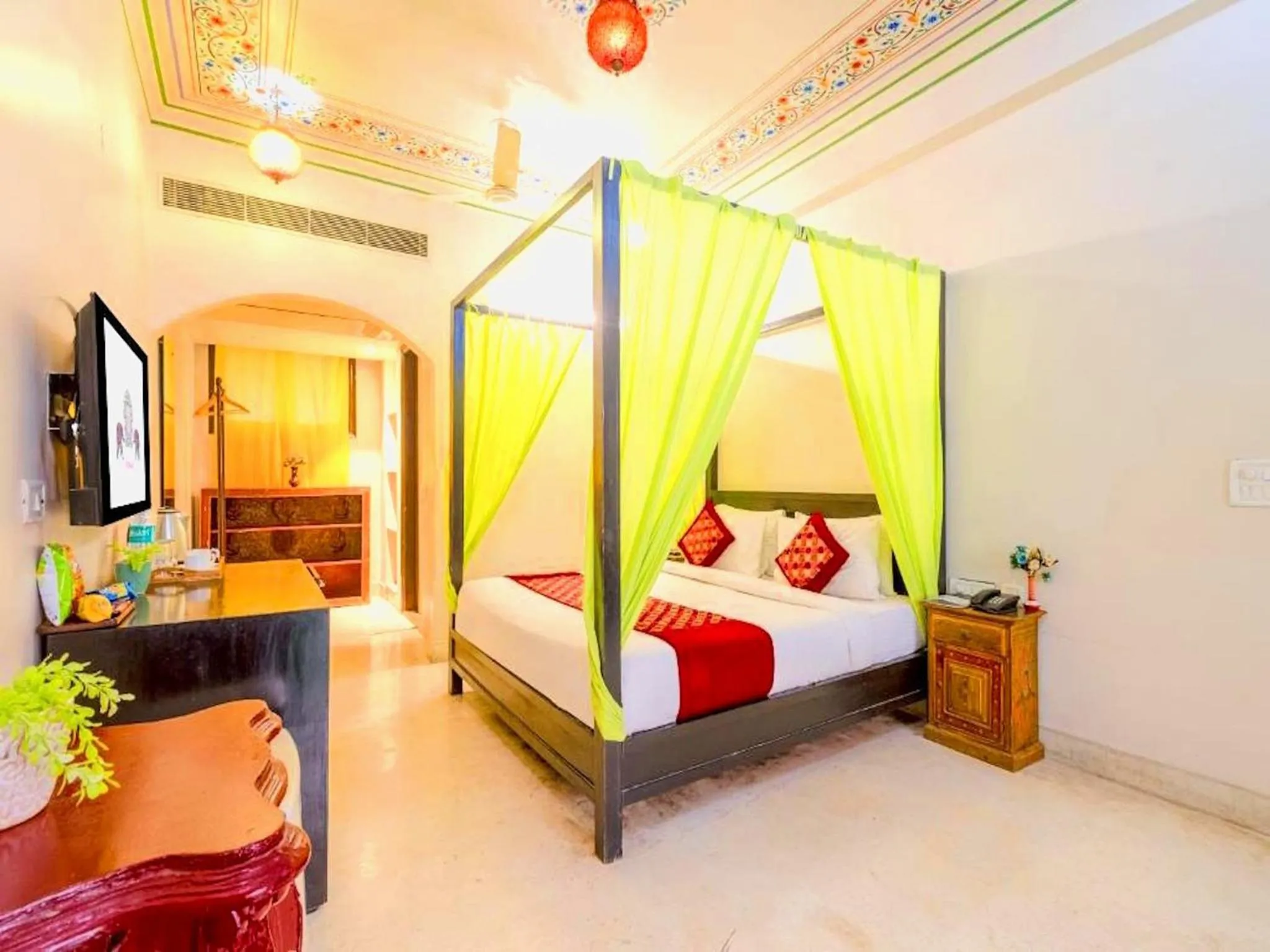 Guests, Bed in Jyoti Mahal - A Royal Heritage Hotel - Close to Connaught Place