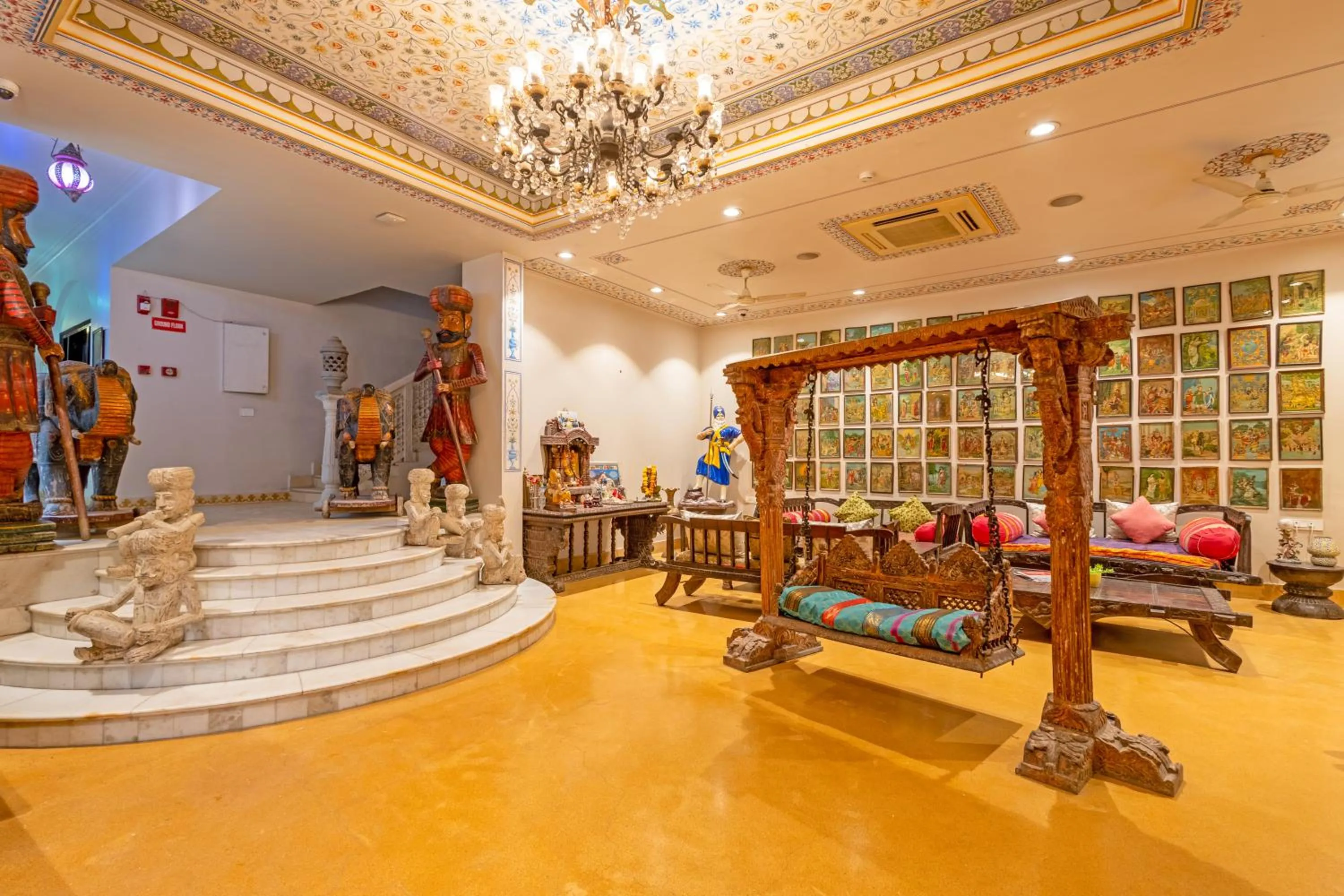 Lobby or reception in Jyoti Mahal - A Royal Heritage Hotel - Close to Connaught Place
