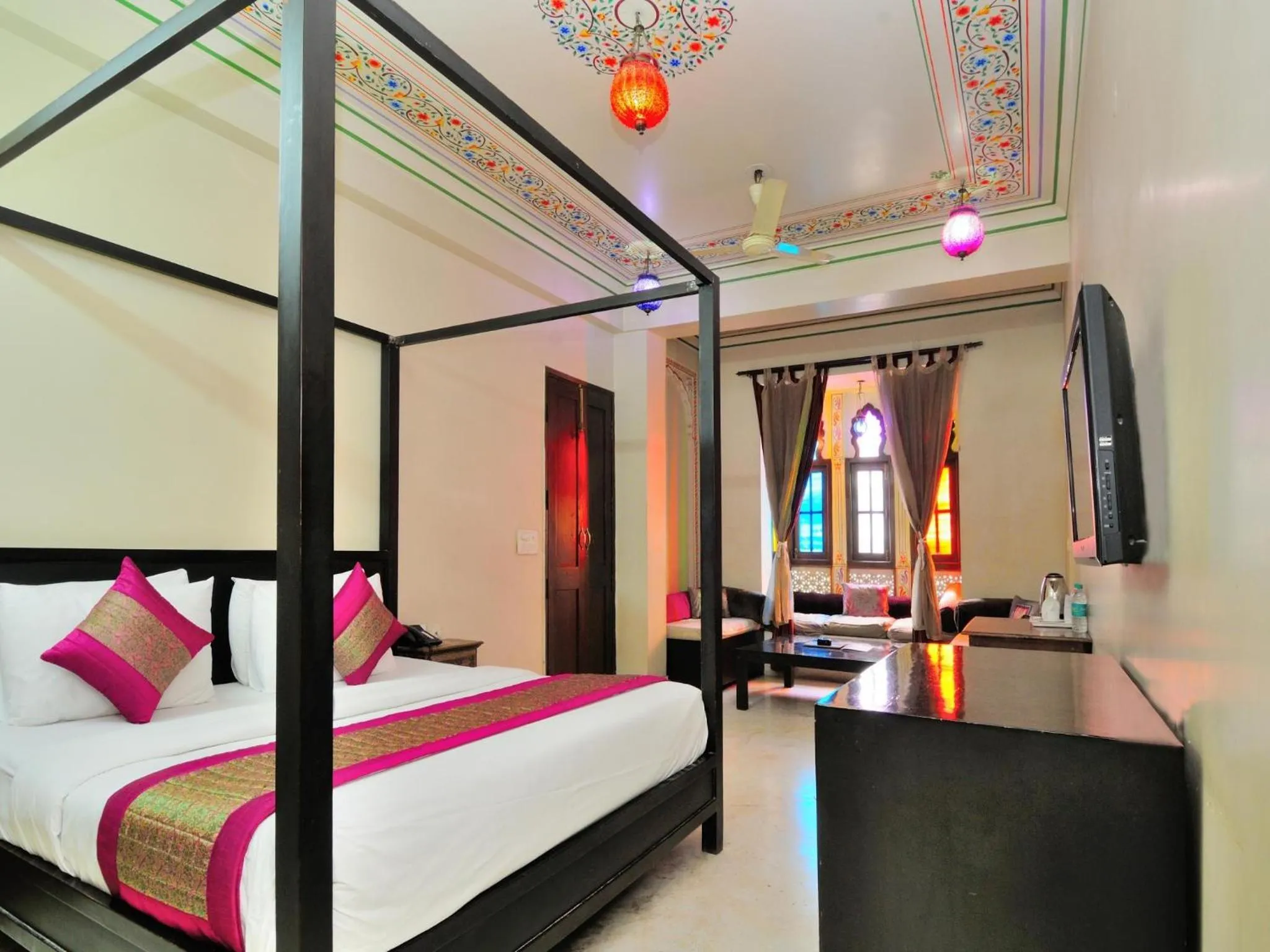 Guests, Bed in Jyoti Mahal - A Royal Heritage Hotel - Close to Connaught Place