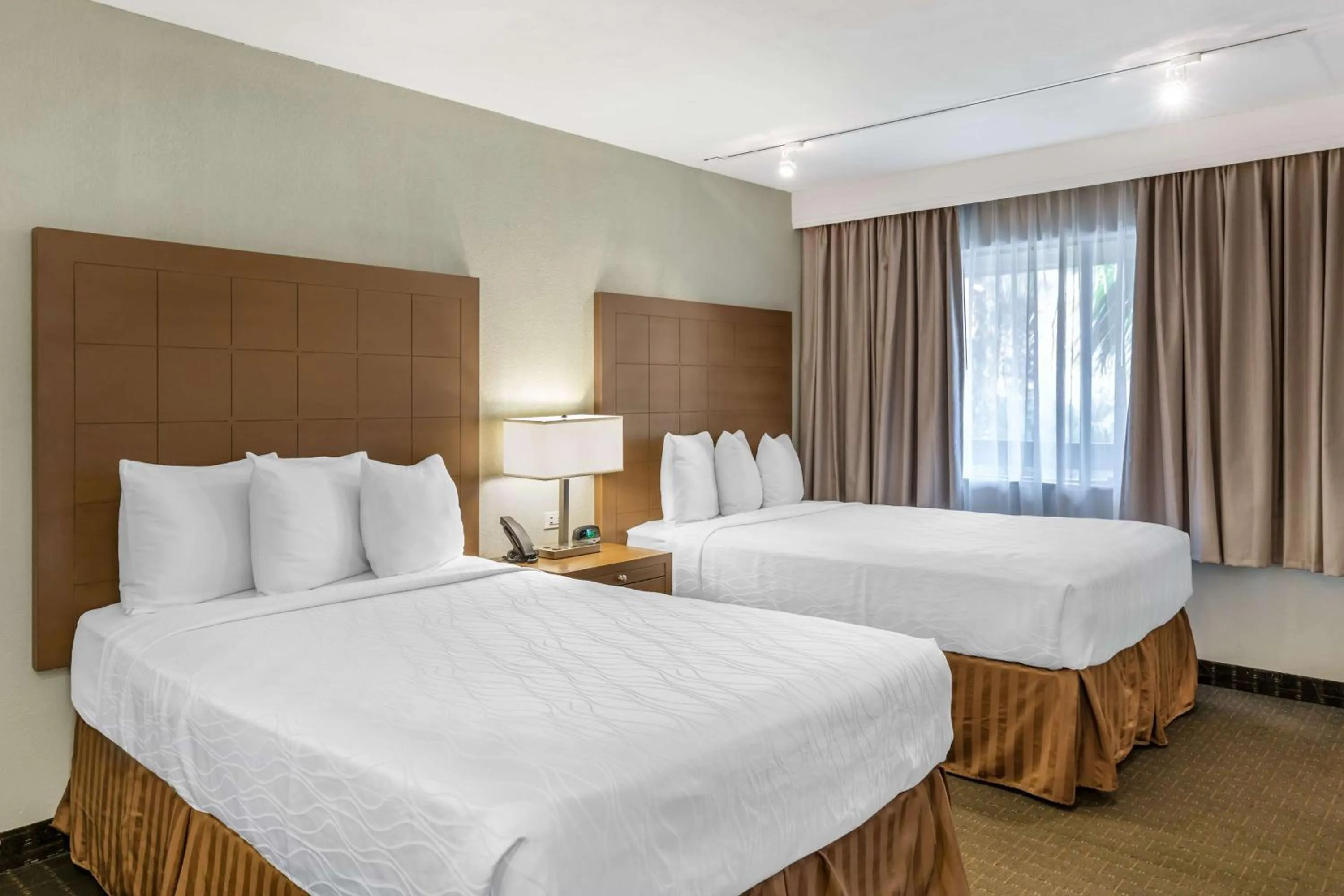 Bedroom, Bed in Best Western Inn at Palm Springs