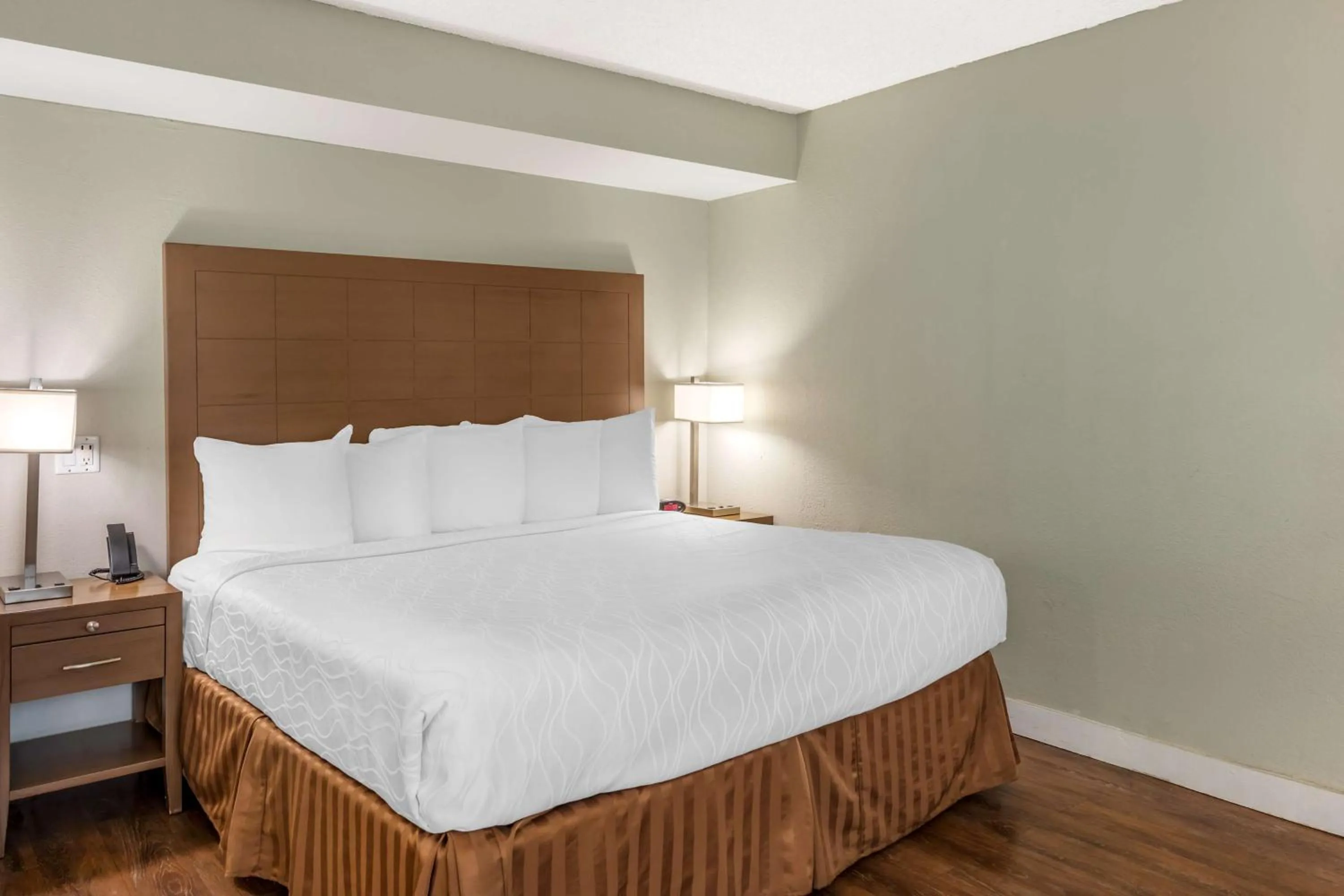 Bedroom, Bed in Best Western Inn at Palm Springs