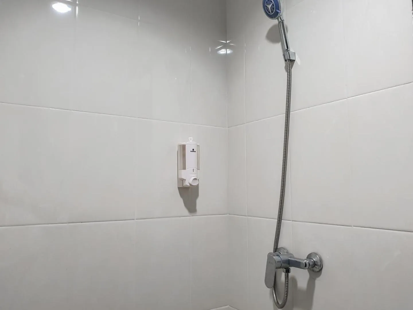 Shower in RedDoorz near Istana Plaza 3