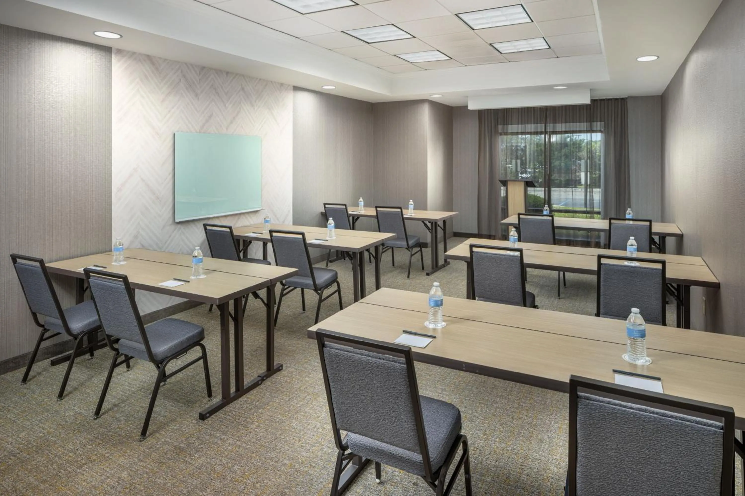 Meeting/conference room in SpringHill Suites by Marriott Newark International Airport