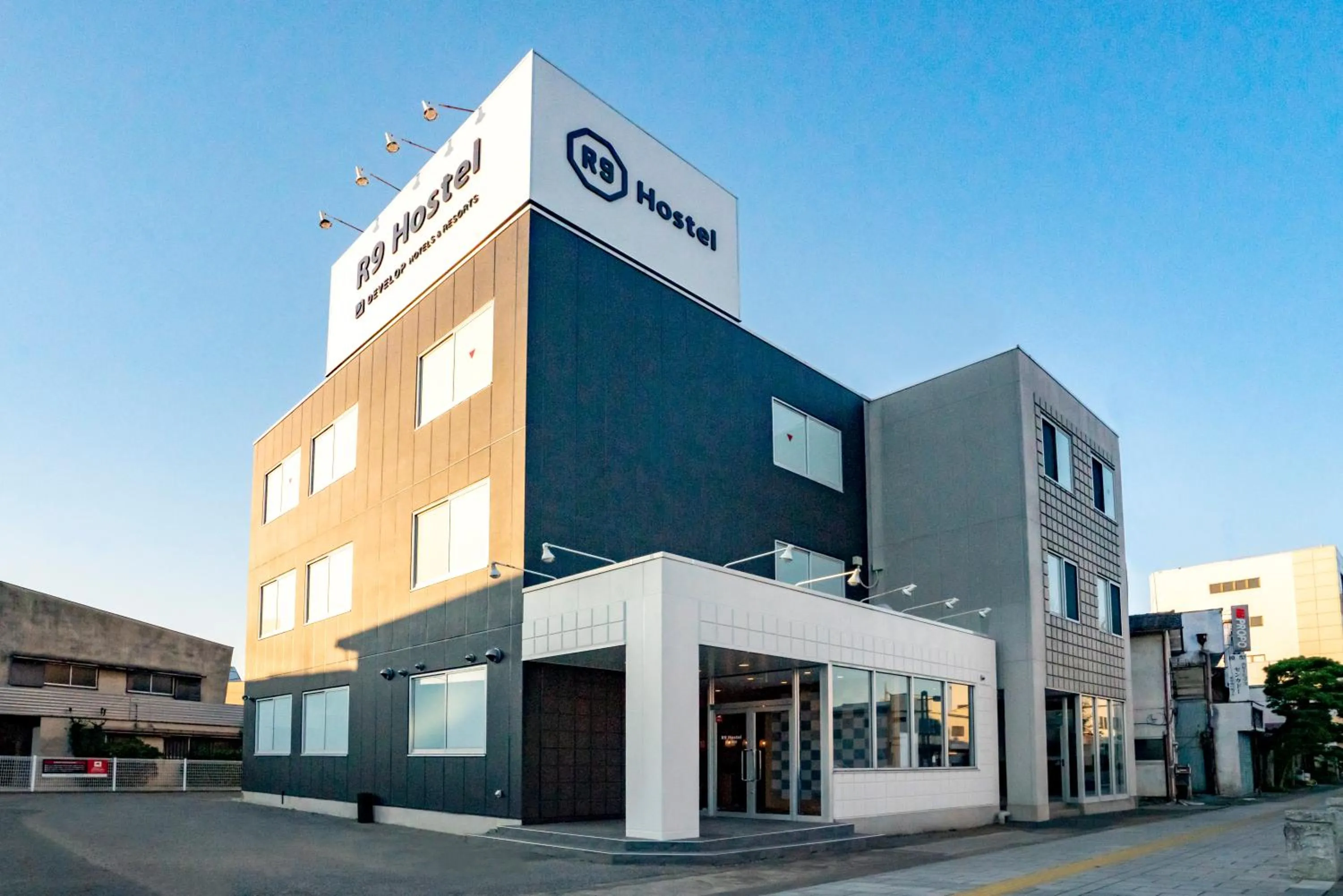 Property building in R9 Hostel Tochigi Ekimae - Male Only