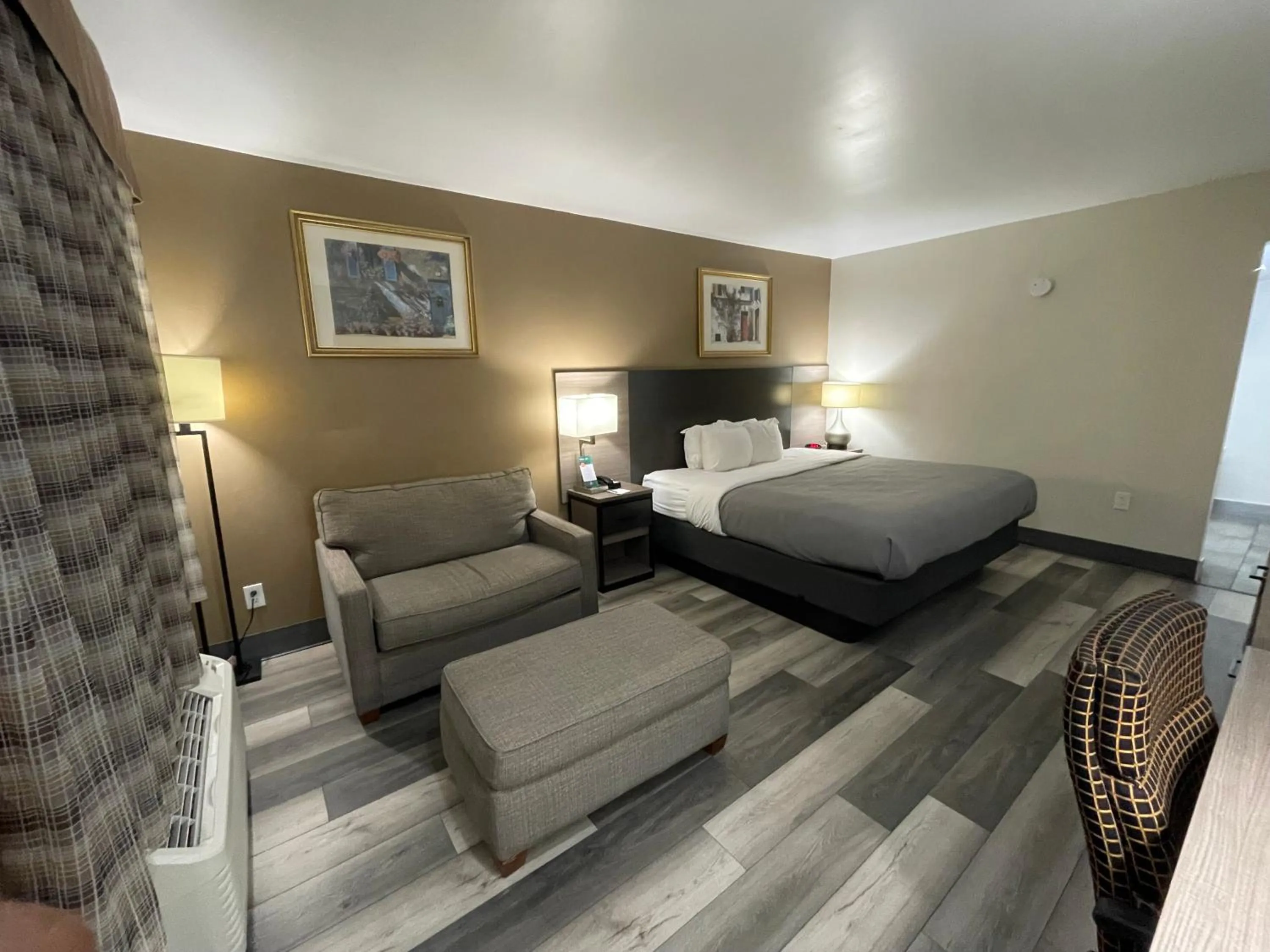 Bed in Quality Inn & Suites Goodyear - Phoenix West