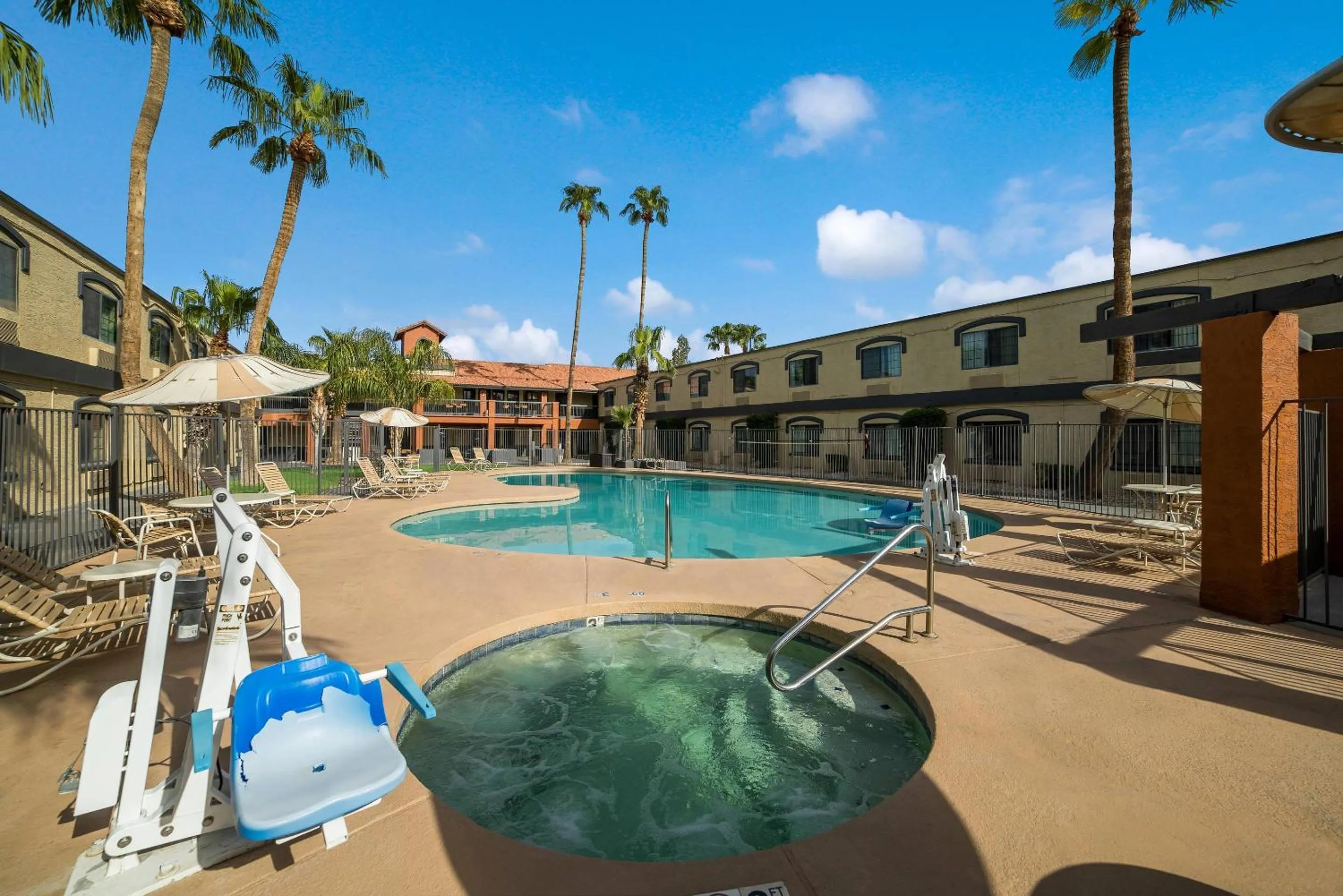 Swimming pool in Quality Inn & Suites Goodyear - Phoenix West