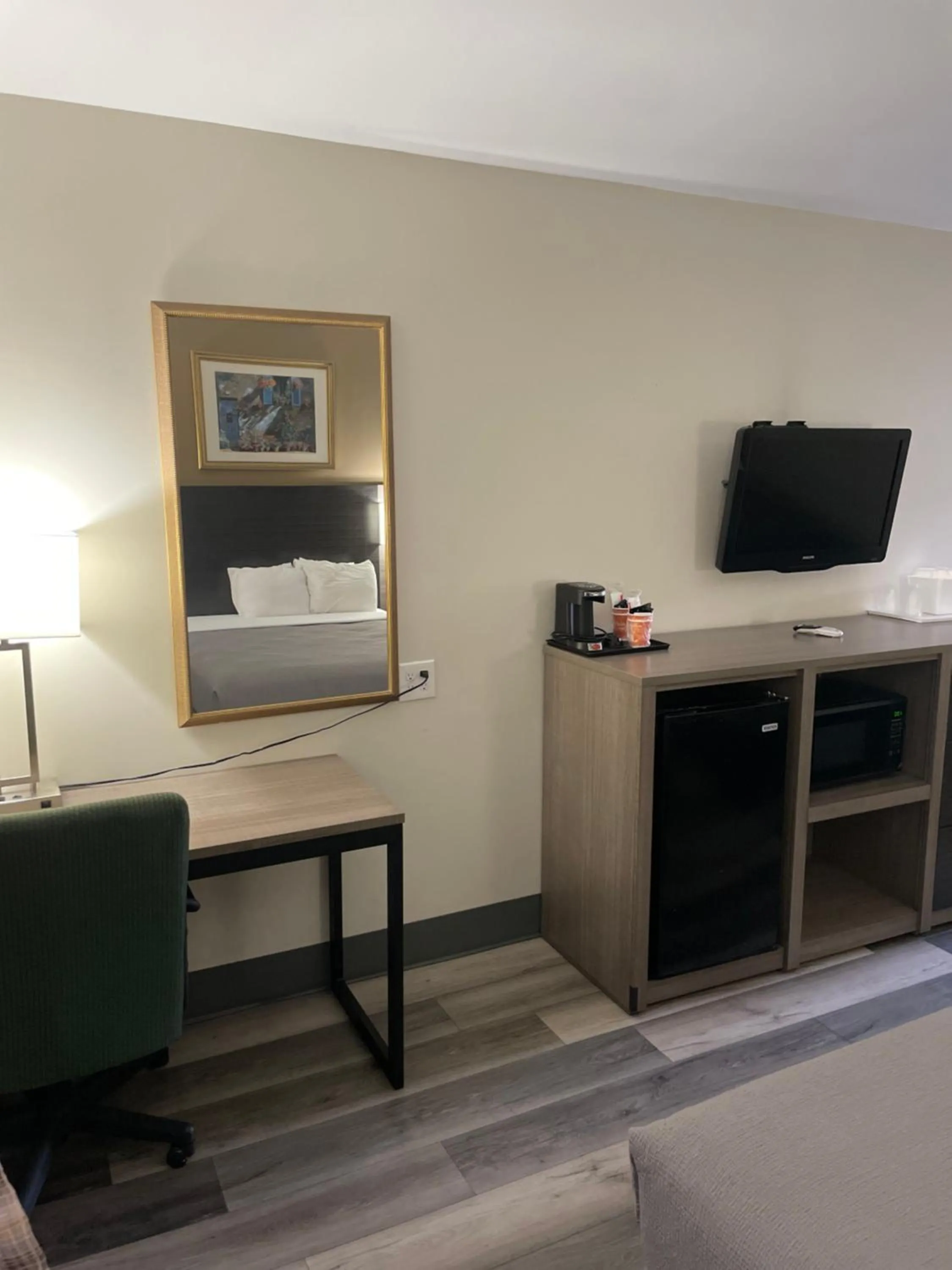TV and multimedia in Quality Inn & Suites Goodyear - Phoenix West