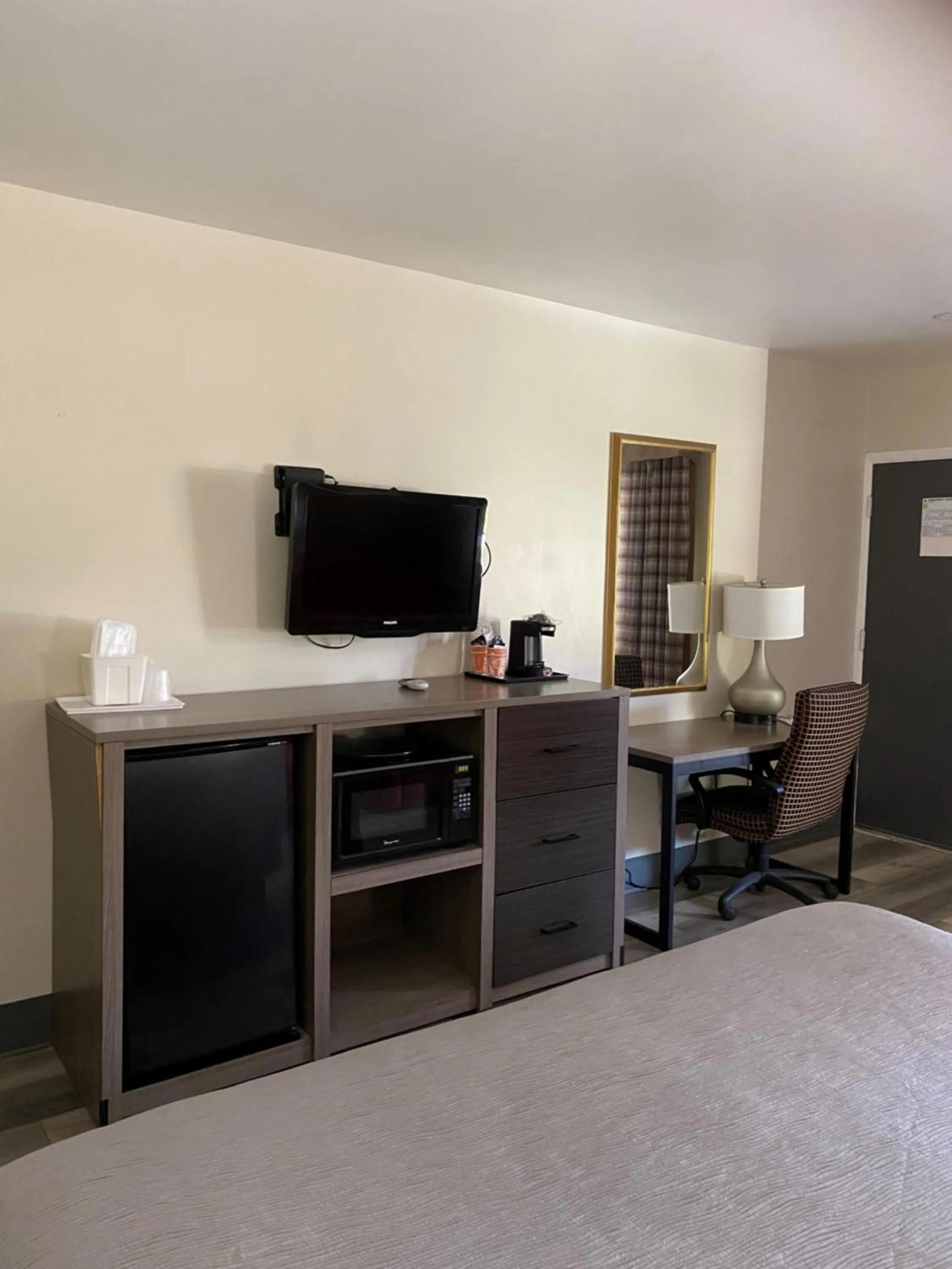TV and multimedia in Quality Inn & Suites Goodyear - Phoenix West