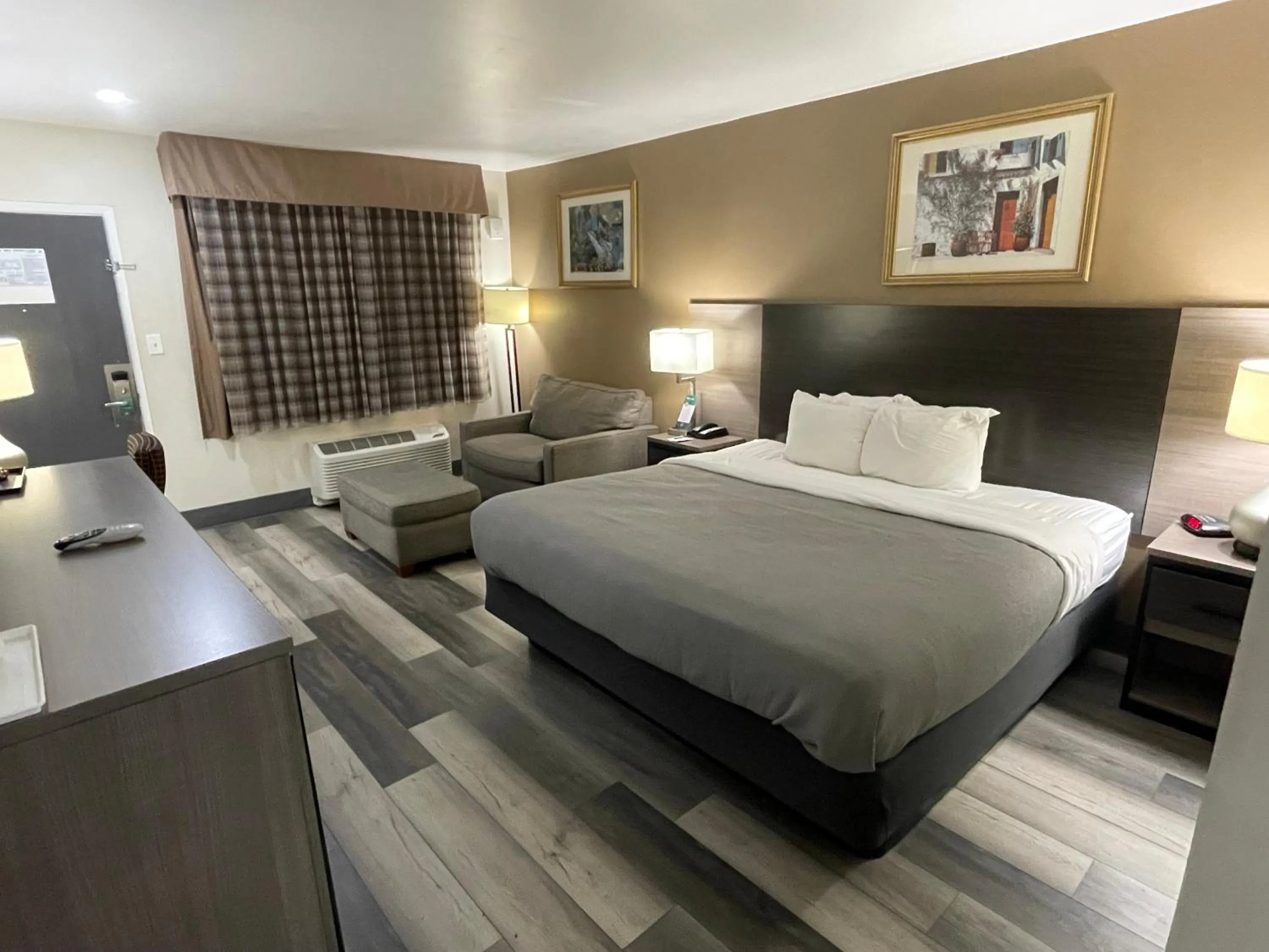 Bed in Quality Inn & Suites Goodyear - Phoenix West