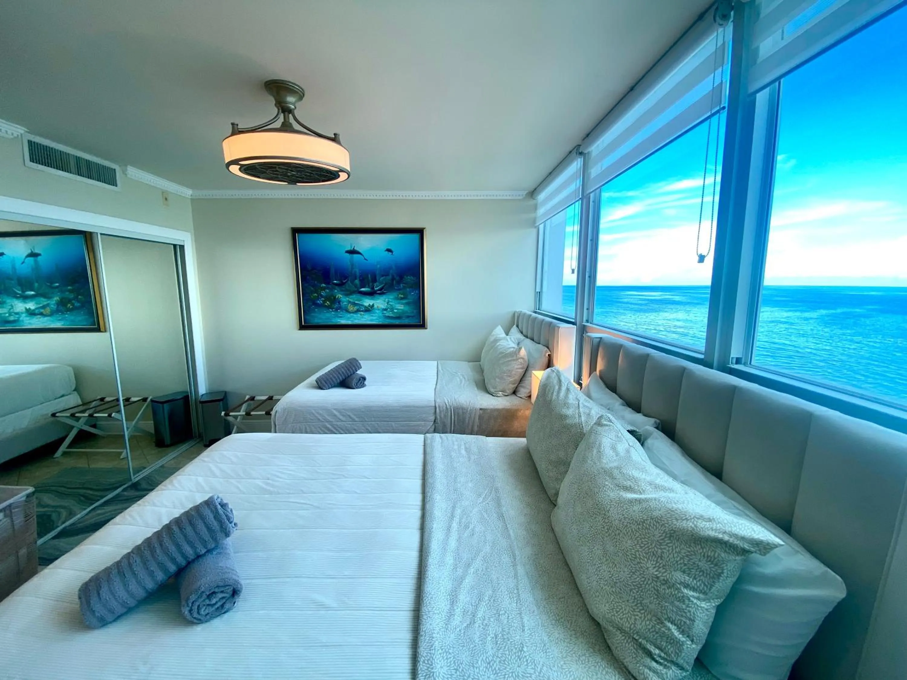 Bed in Castle Beach Resort Condo - Panoramic Large Penthouse or Deluxe 1 BR Direct Ocean View and beach access- Updated-Free parking-