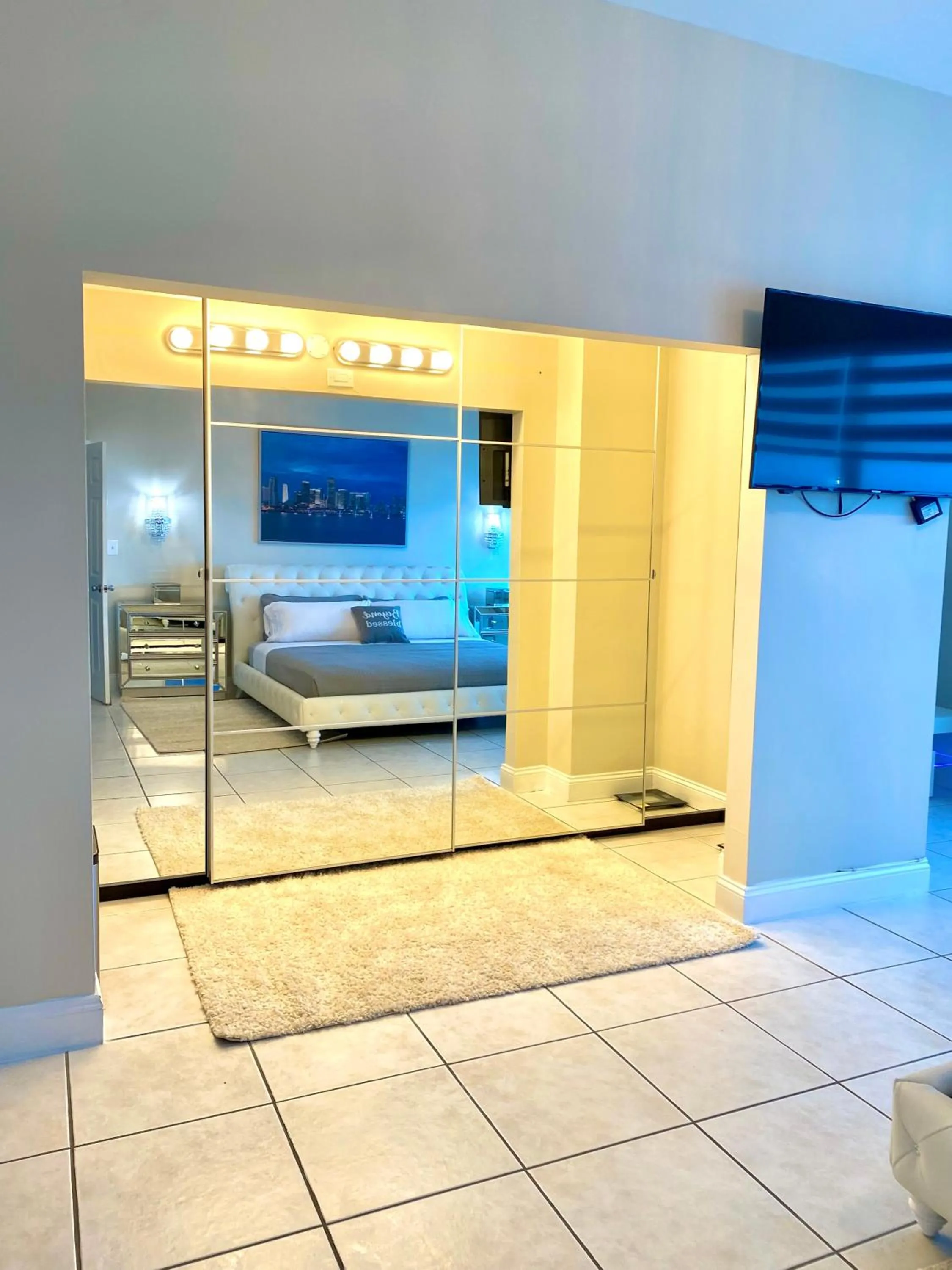 flat iron, Bed in Castle Beach Resort Condo - Panoramic Large Penthouse or Deluxe 1 BR Direct Ocean View and beach access- Updated-Free parking-