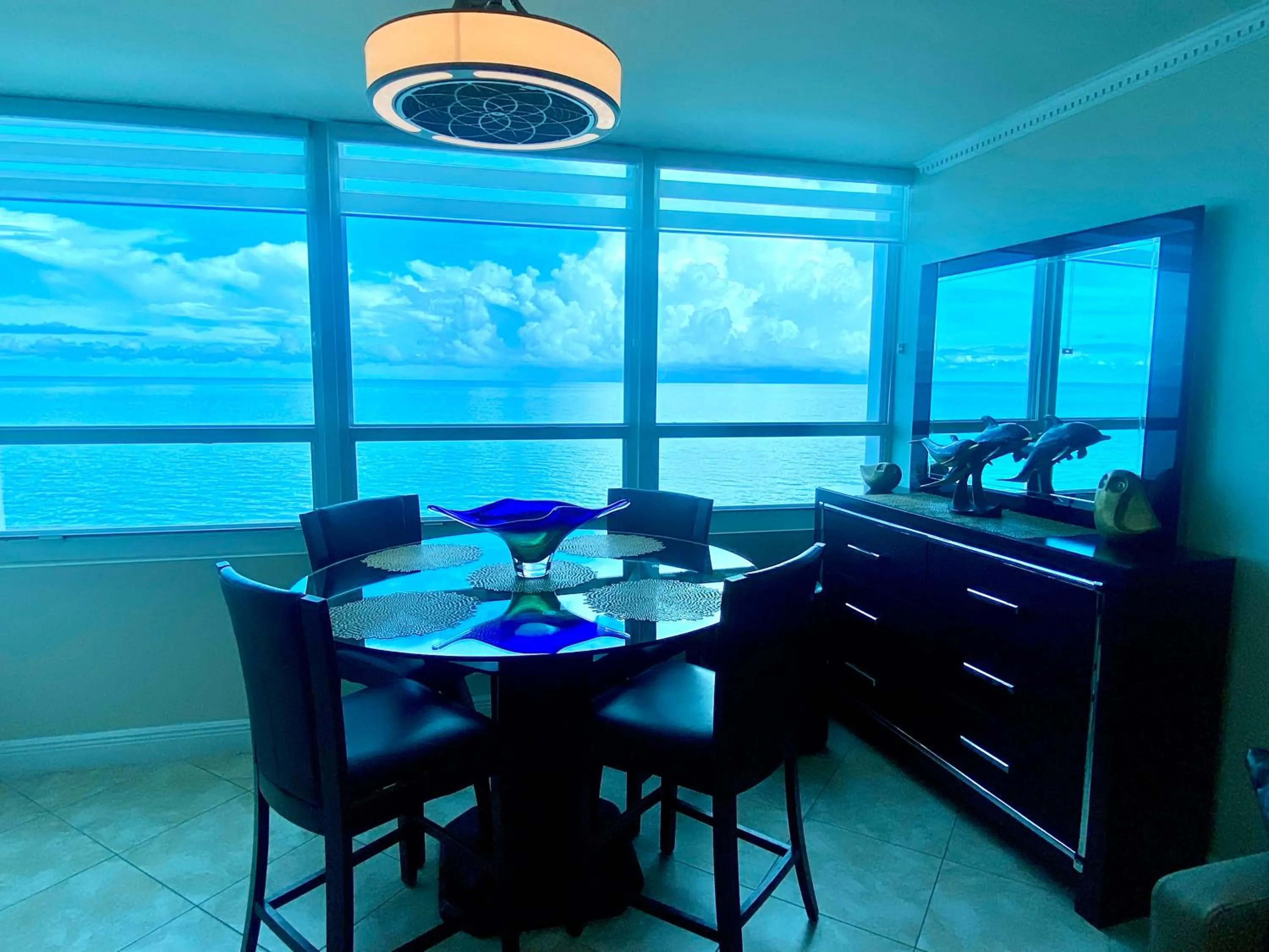 Dining area in Castle Beach Resort Condo - Panoramic Large Penthouse or Deluxe 1 BR Direct Ocean View and beach access- Updated-Free parking-
