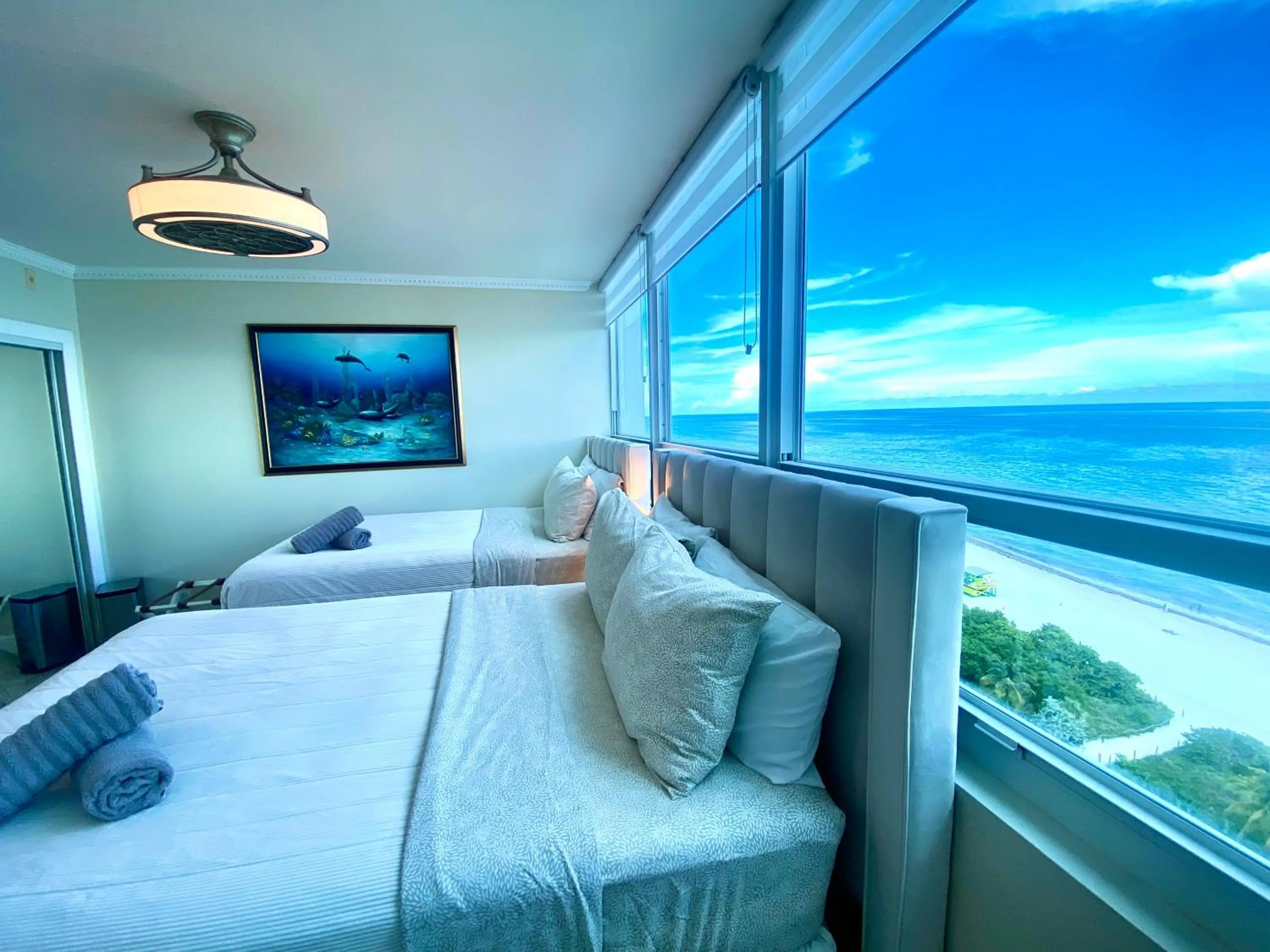 Bed in Castle Beach Resort Condo - Panoramic Large Penthouse or Deluxe 1 BR Direct Ocean View and beach access- Updated-Free parking-