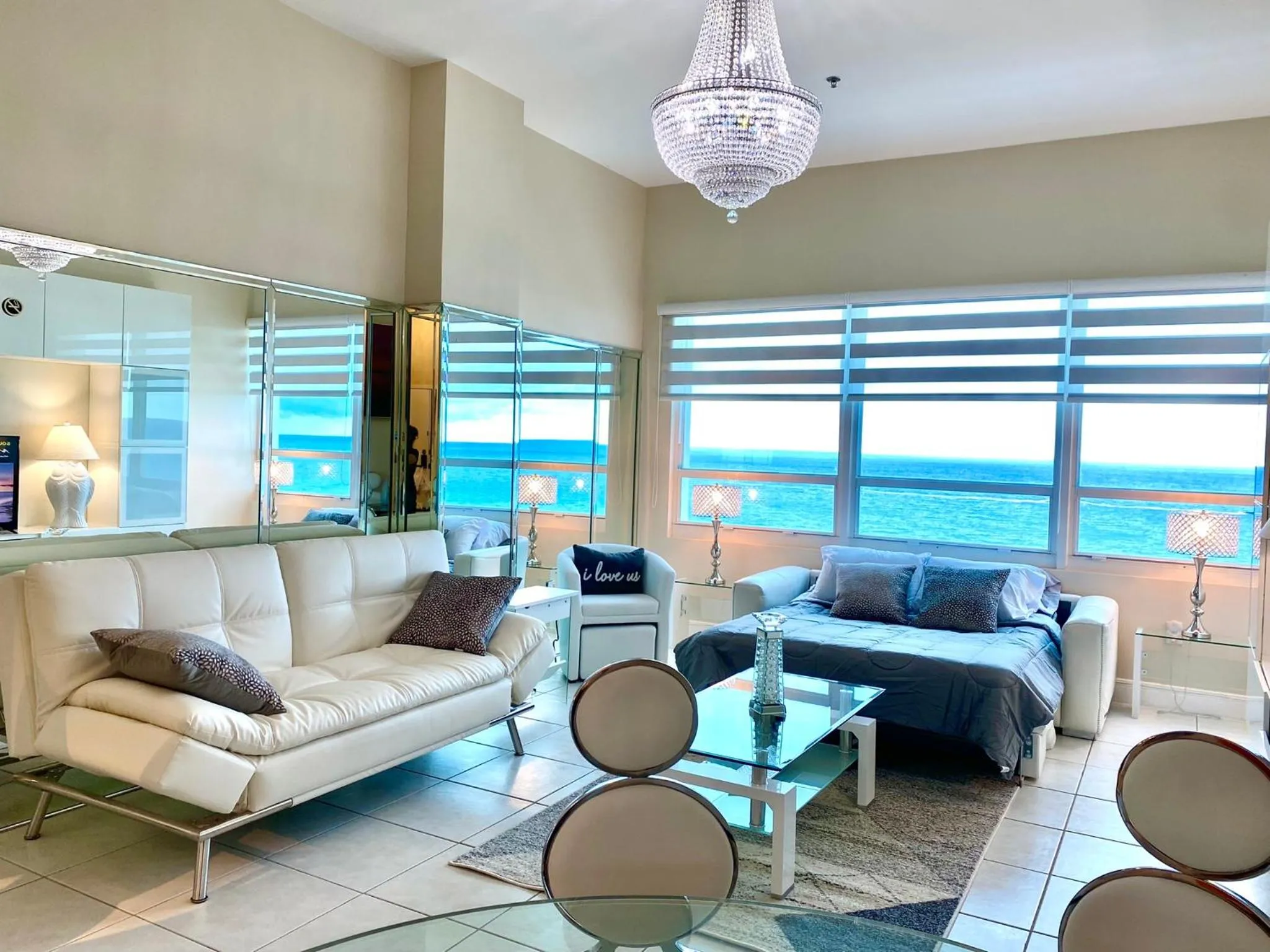 Bed in Castle Beach Resort Condo - Panoramic Large Penthouse or Deluxe 1 BR Direct Ocean View and beach access- Updated-Free parking-