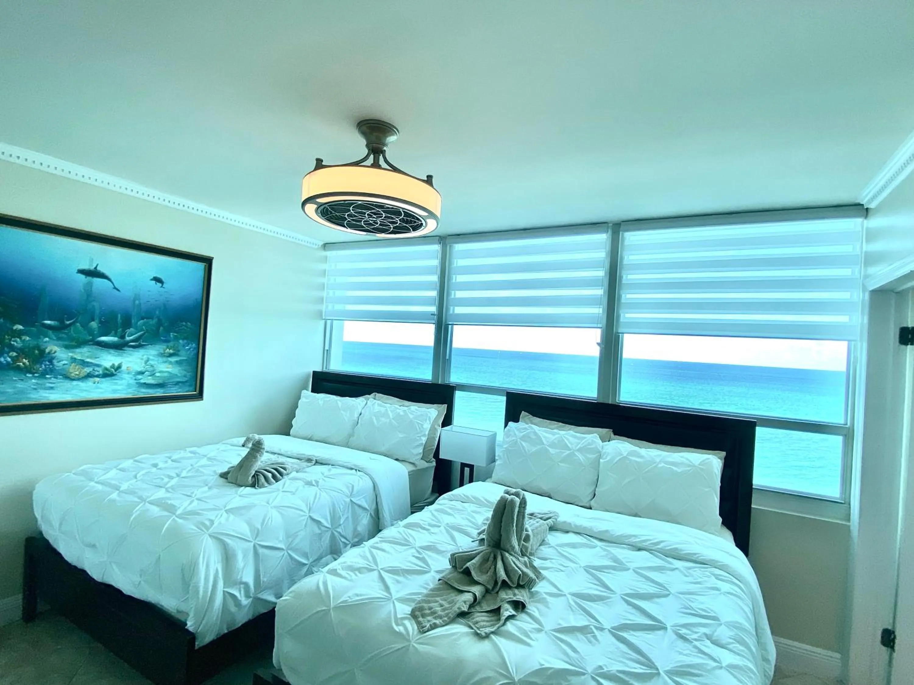 Bed in Castle Beach Resort Condo - Panoramic Large Penthouse or Deluxe 1 BR Direct Ocean View and beach access- Updated-Free parking-