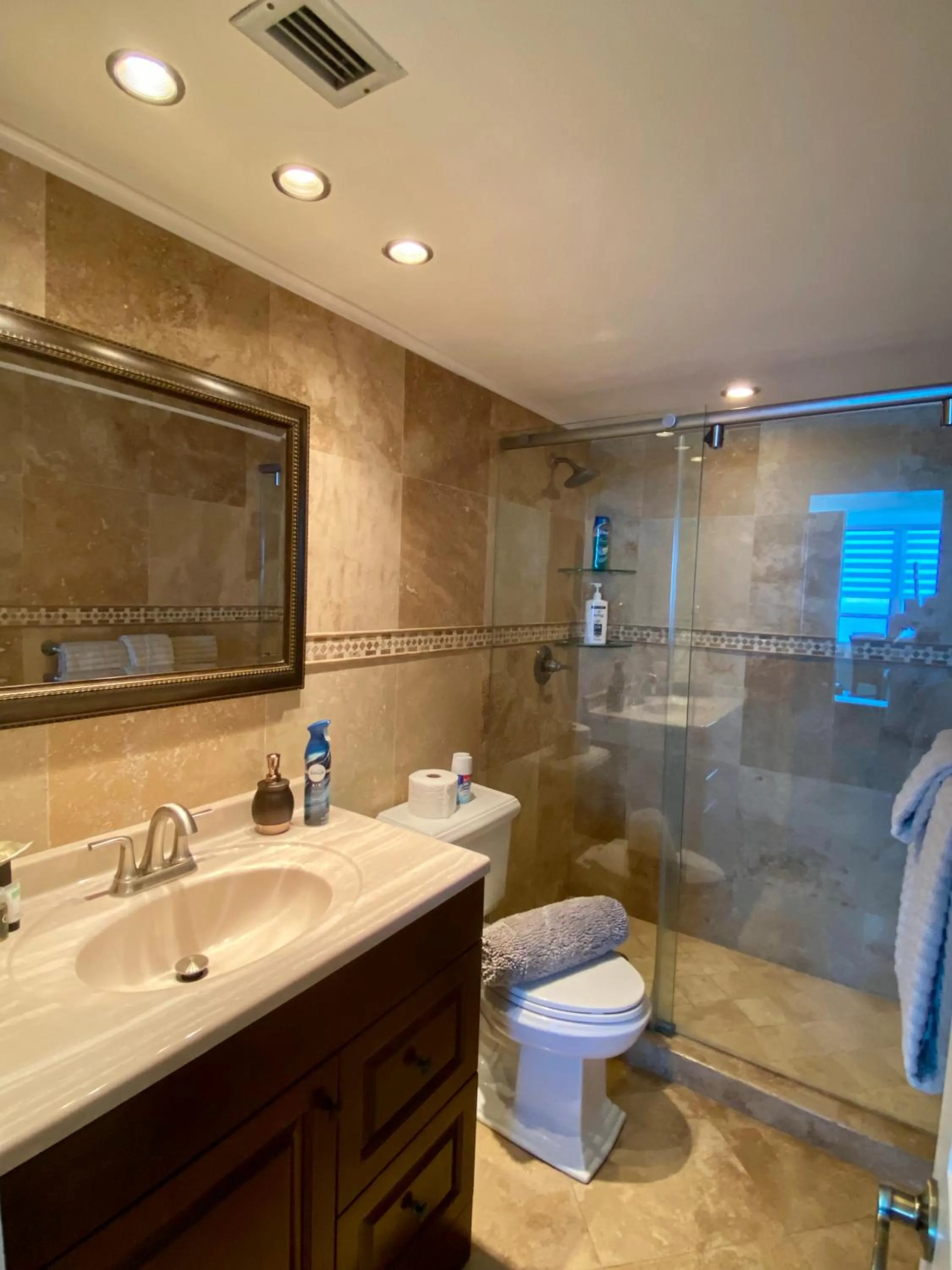 Shower in Castle Beach Resort Condo - Panoramic Large Penthouse or Deluxe 1 BR Direct Ocean View and beach access- Updated-Free parking-