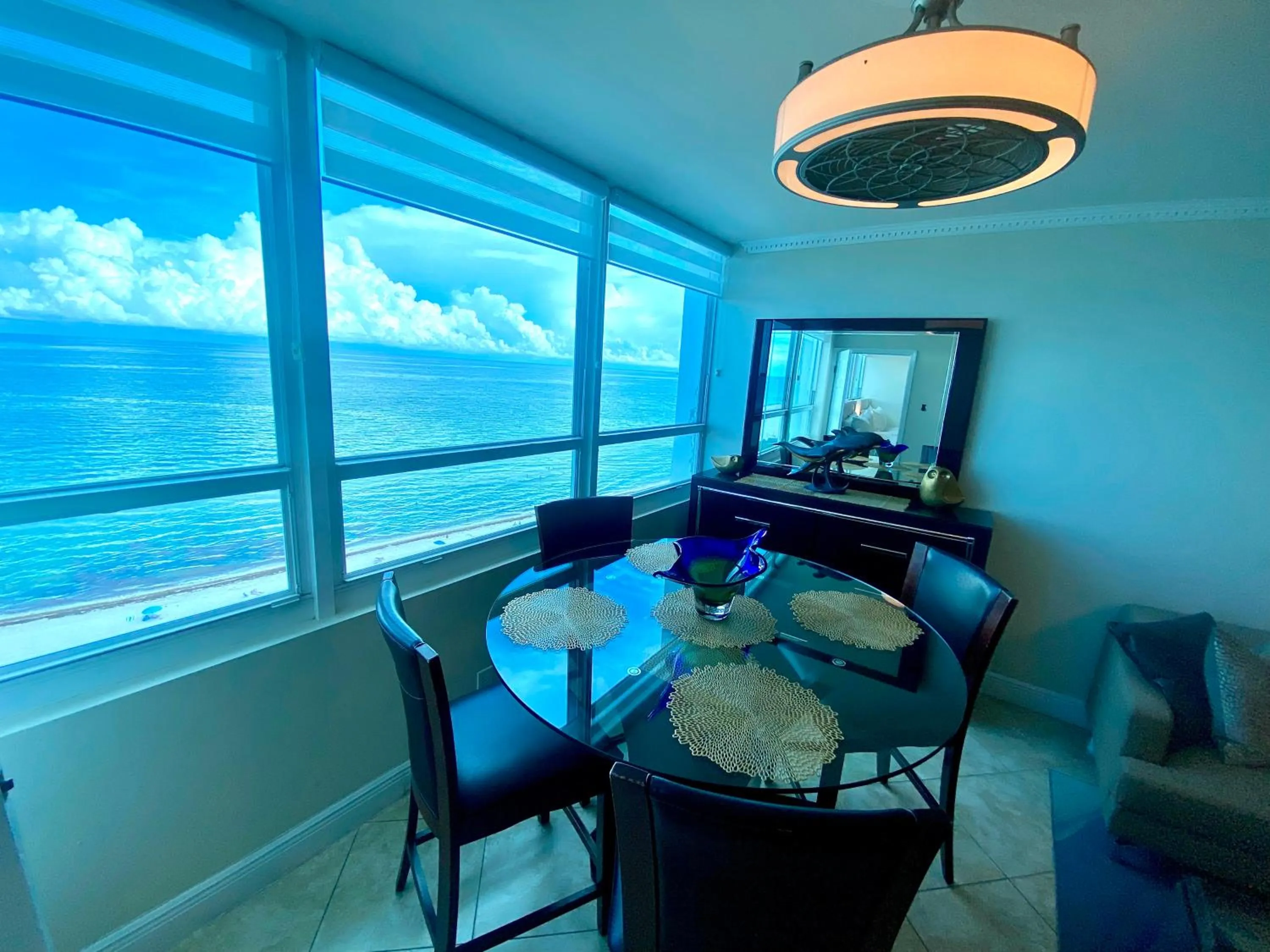 Dining area in Castle Beach Resort Condo - Panoramic Large Penthouse or Deluxe 1 BR Direct Ocean View and beach access- Updated-Free parking-