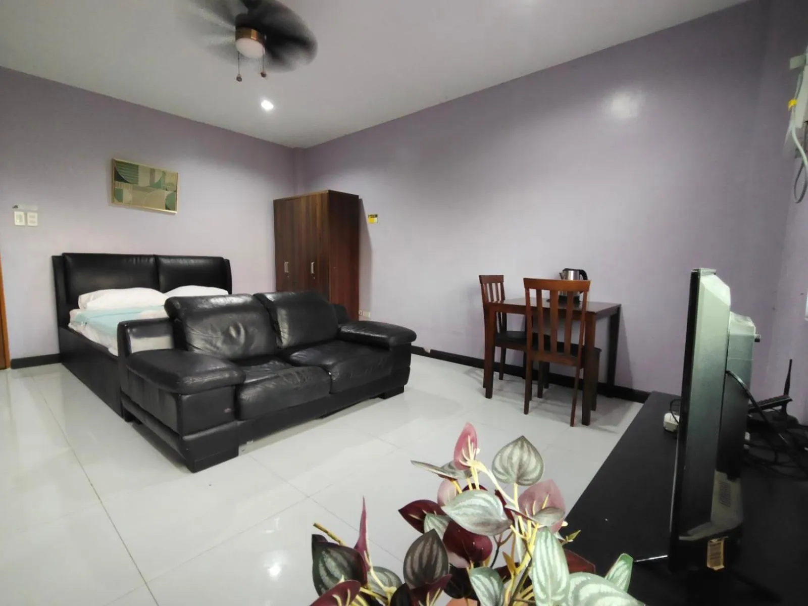 Photo of the whole room in OYO 805 La Belladoza