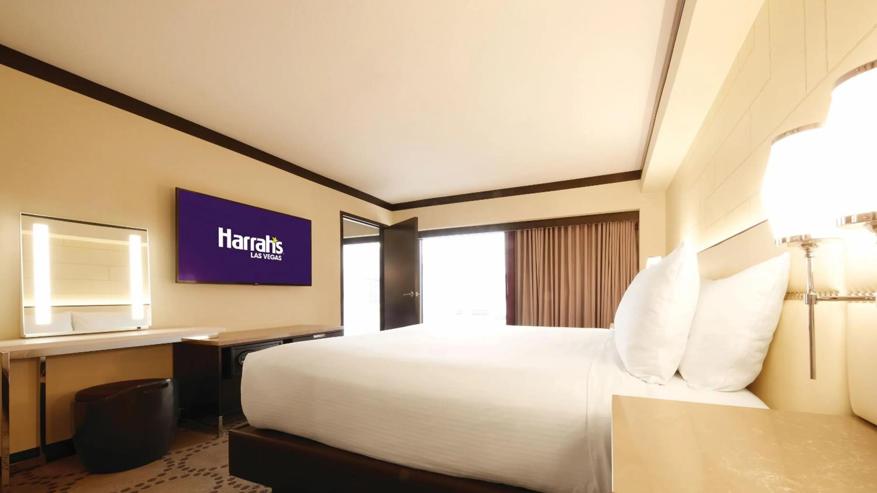 Bed in Harrah's Las Vegas, A Caesars Destination