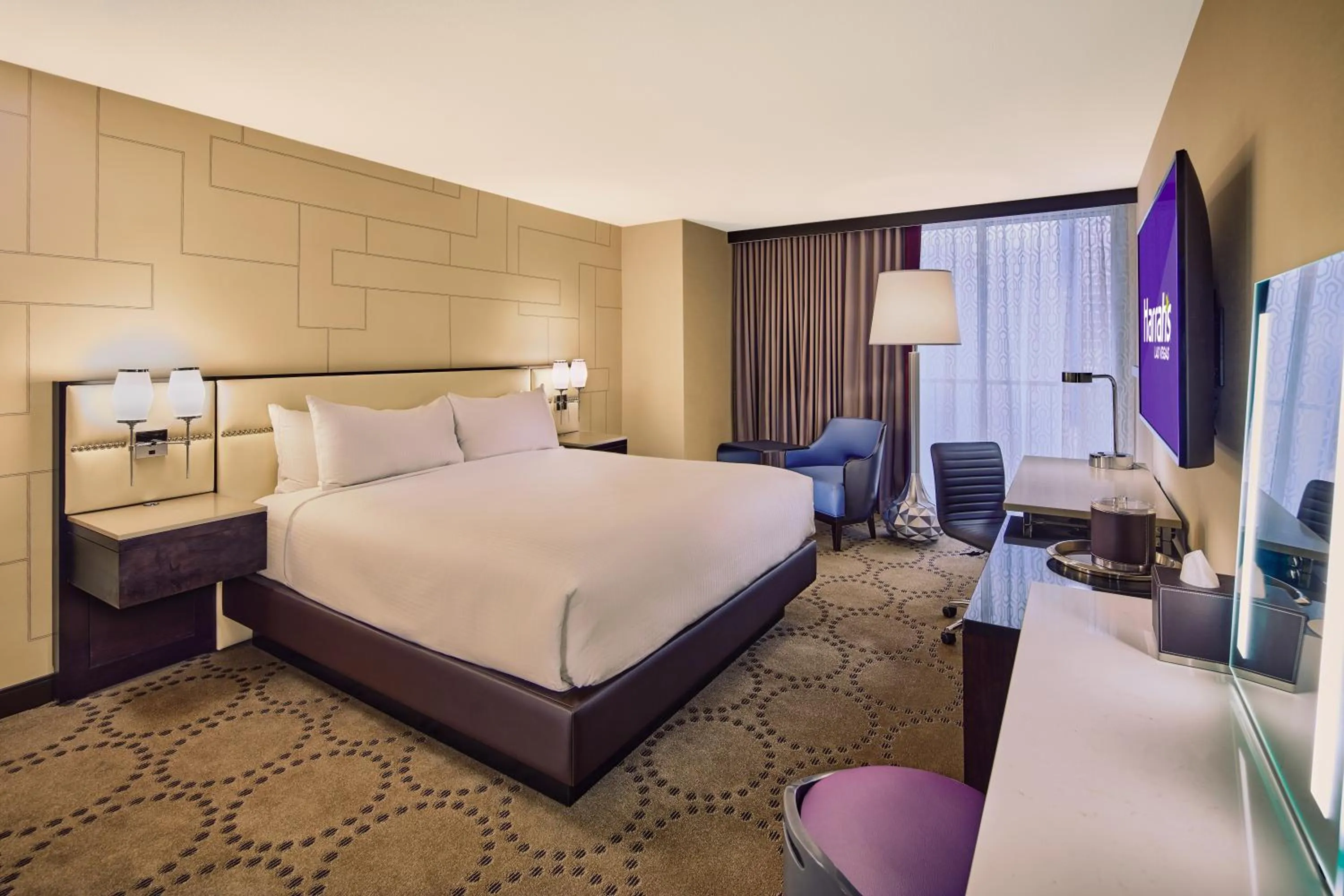 Bed in Harrah's Las Vegas, A Caesars Destination