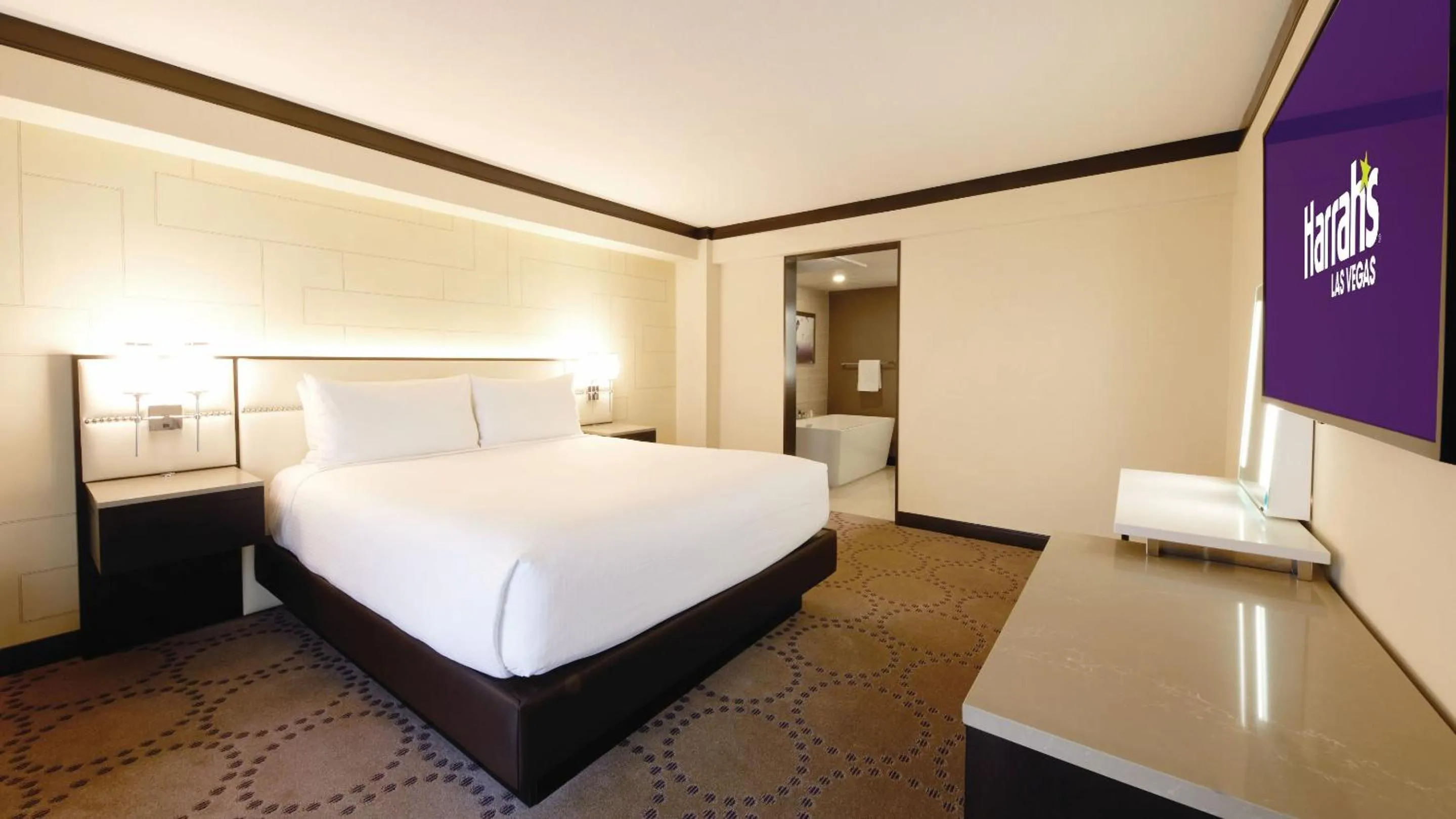 Bed in Harrah's Las Vegas, A Caesars Destination