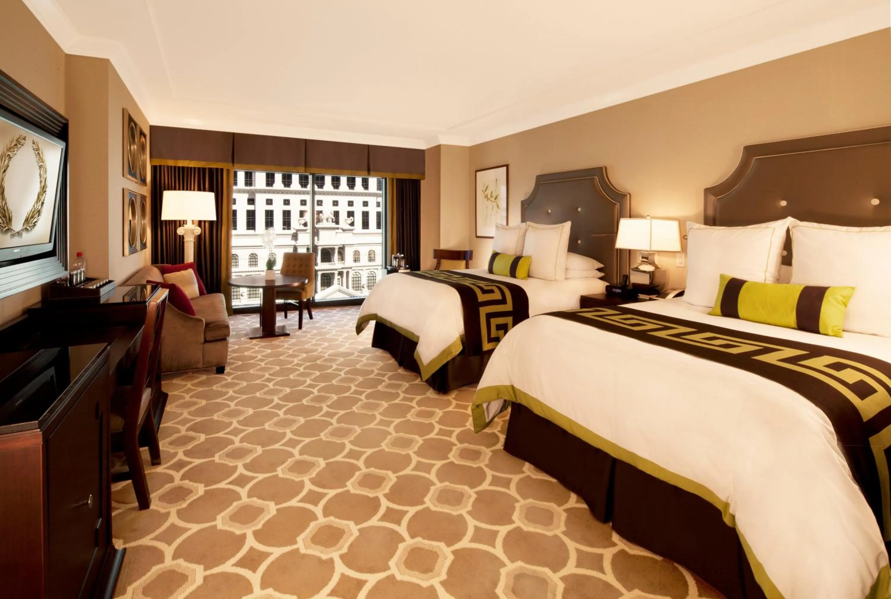 Living room, Bed in Caesars Palace Hotel & Casino