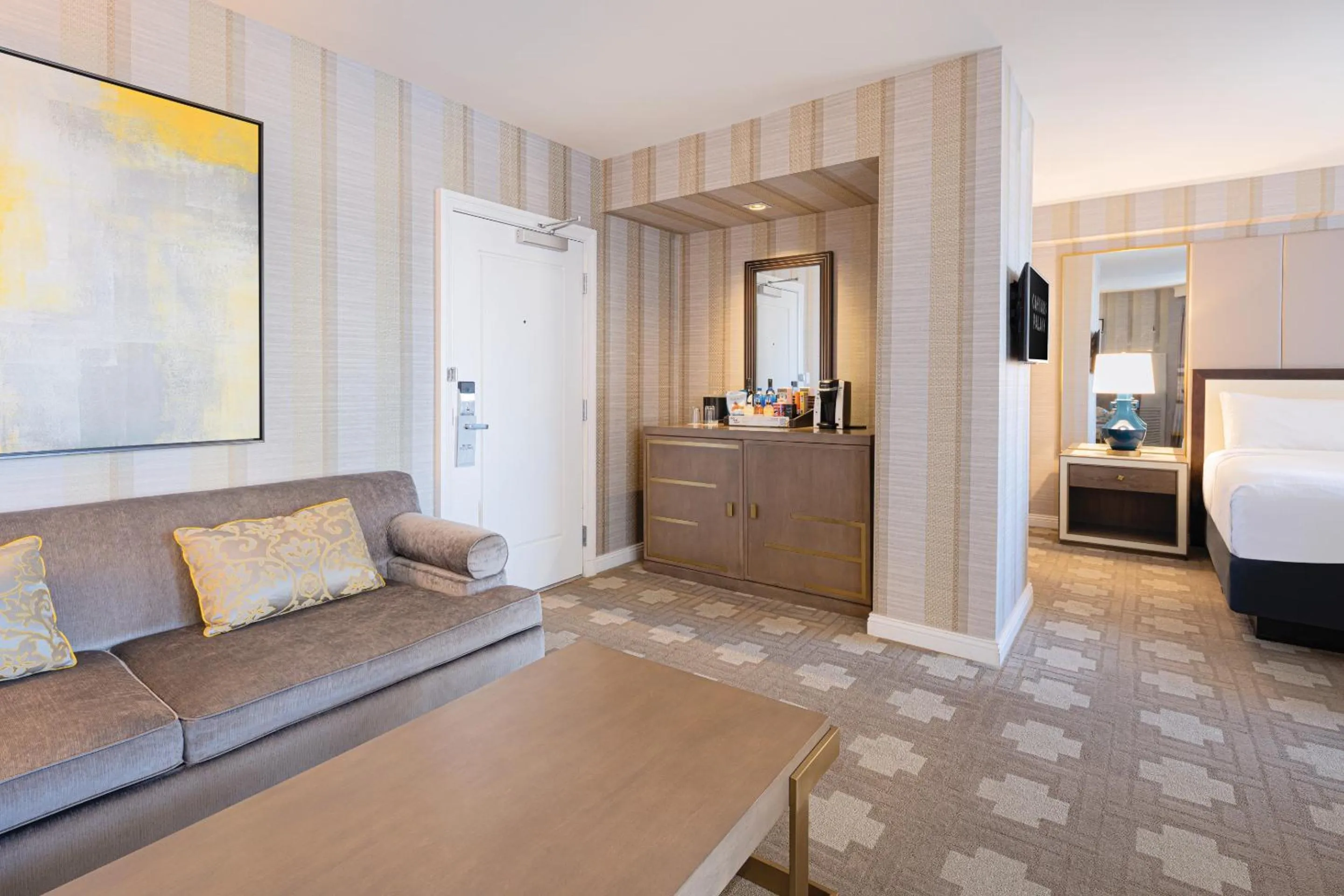 Living room, Bed in Caesars Palace Hotel & Casino