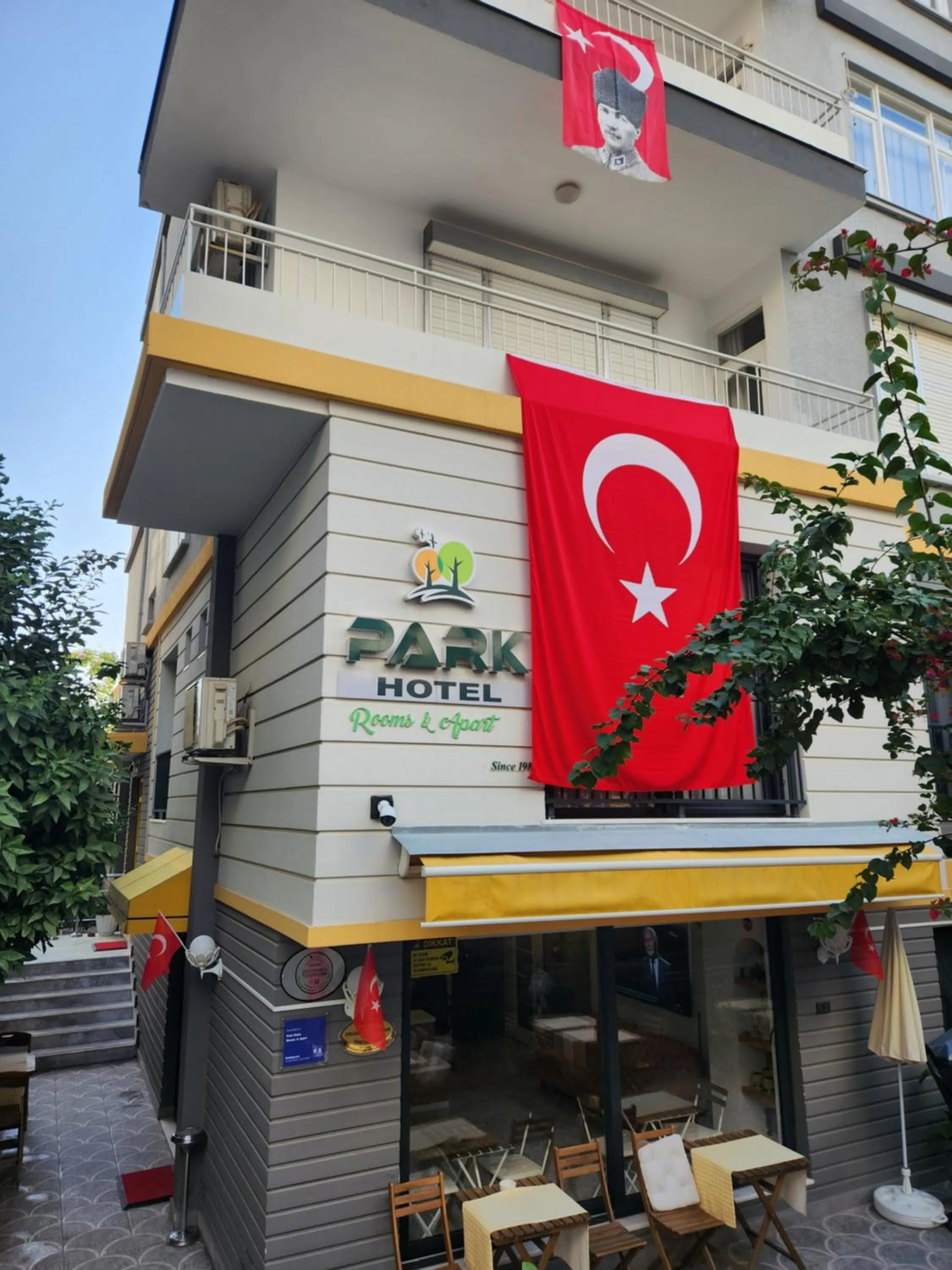 Facade/entrance in Park Hotel Rooms & Apart