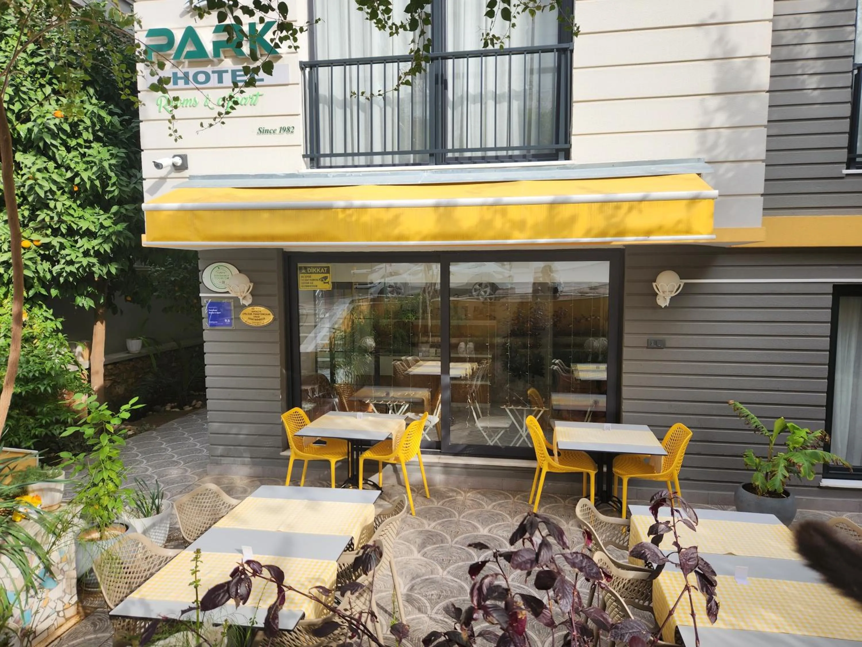 Facade/entrance in Park Hotel Rooms & Apart