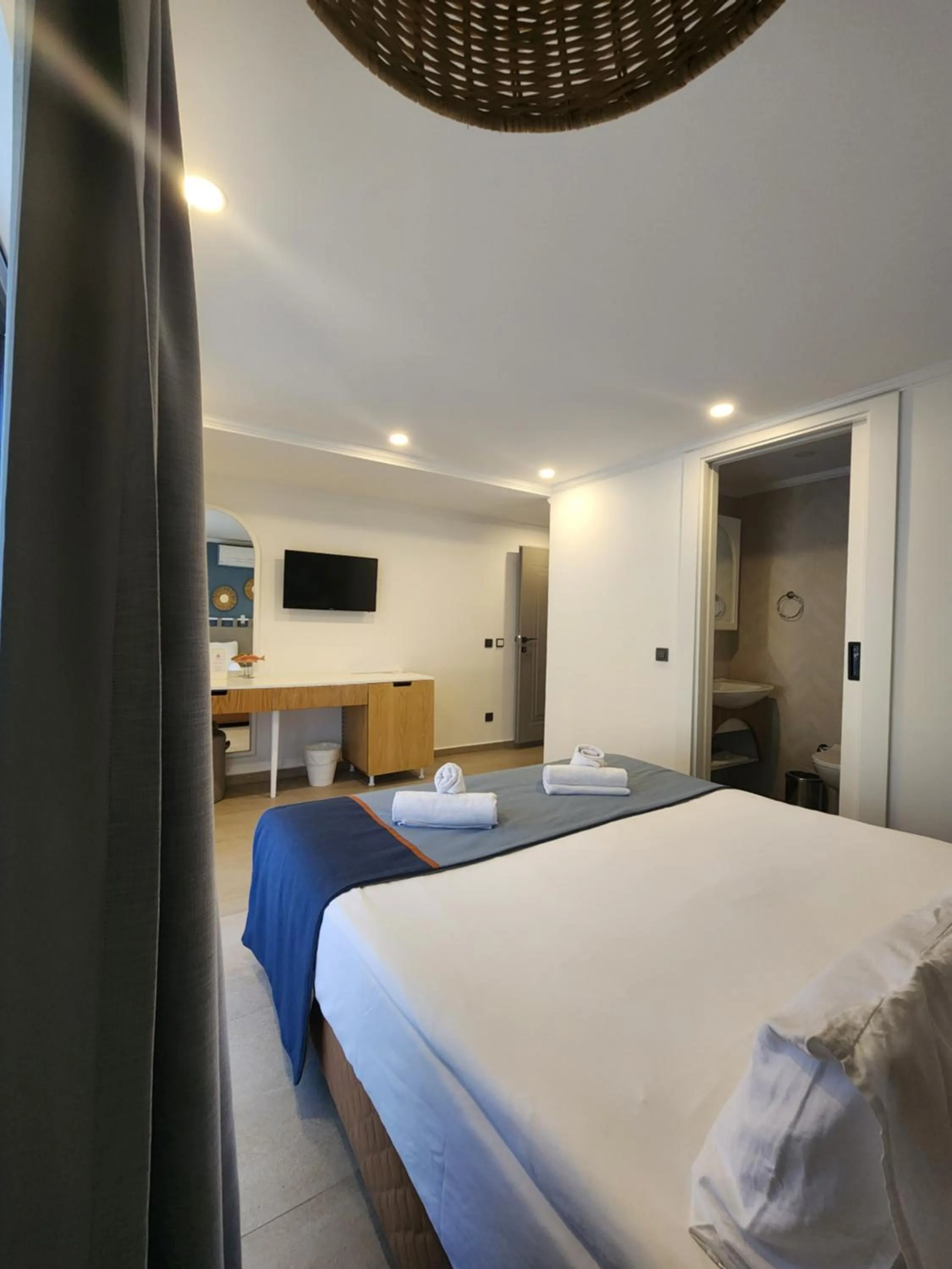 Shower, Bed in Park Hotel Rooms & Apart