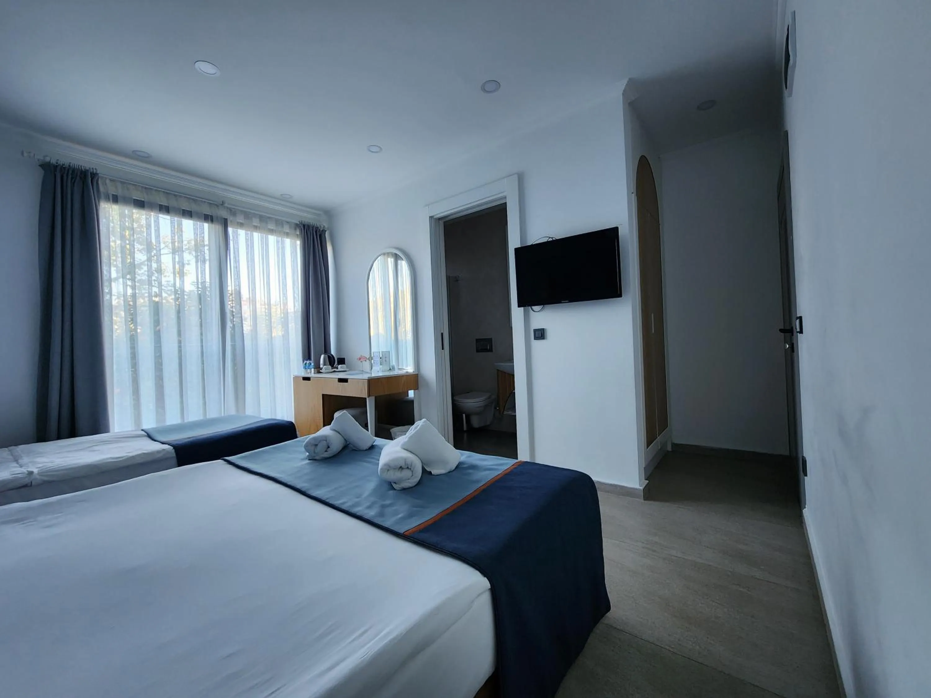 Shower, Bed in Park Hotel Rooms & Apart