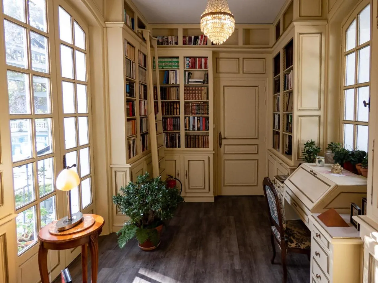 Library in Logis Vélès