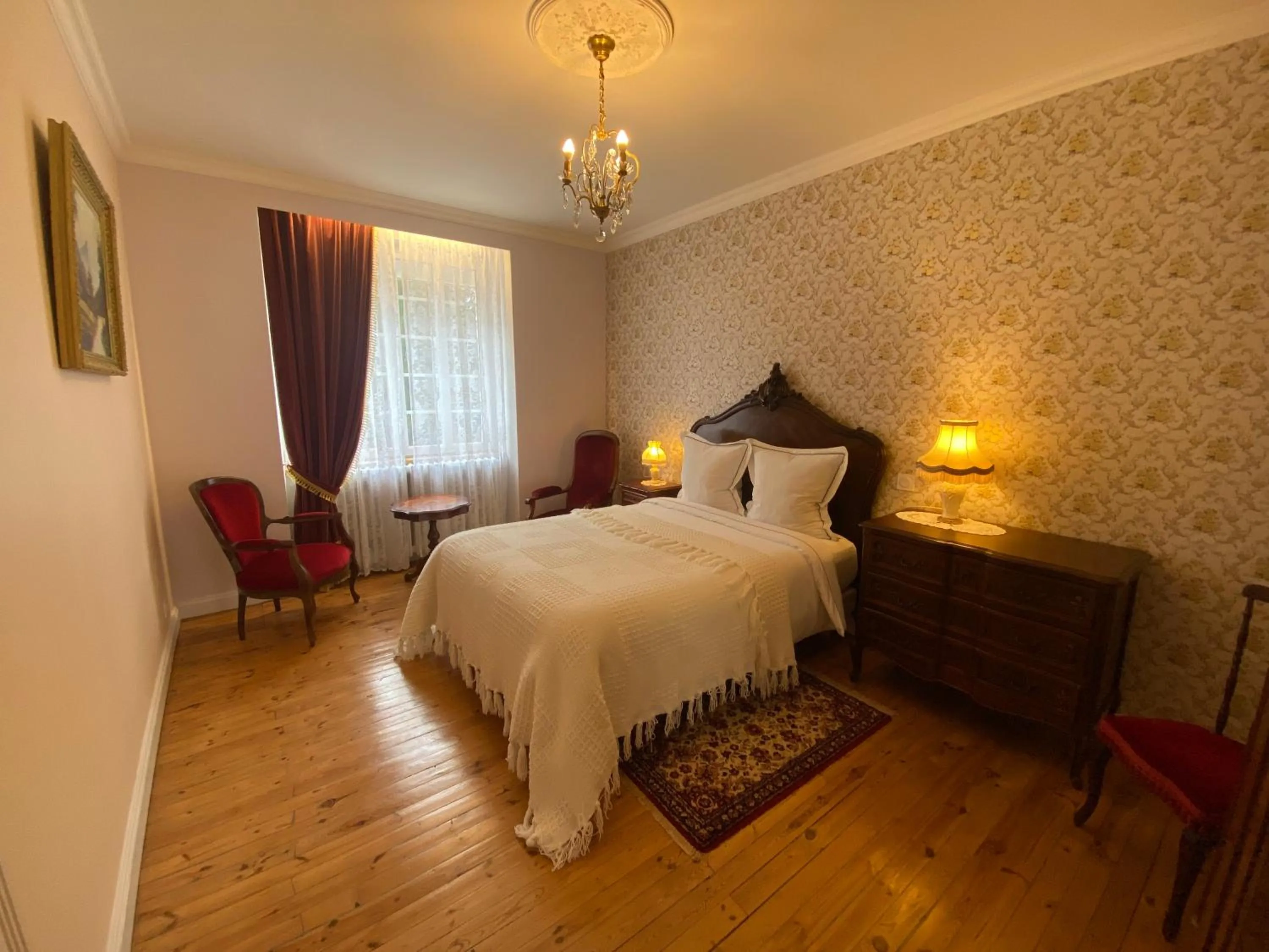 Bedroom, Bed in Logis Vélès