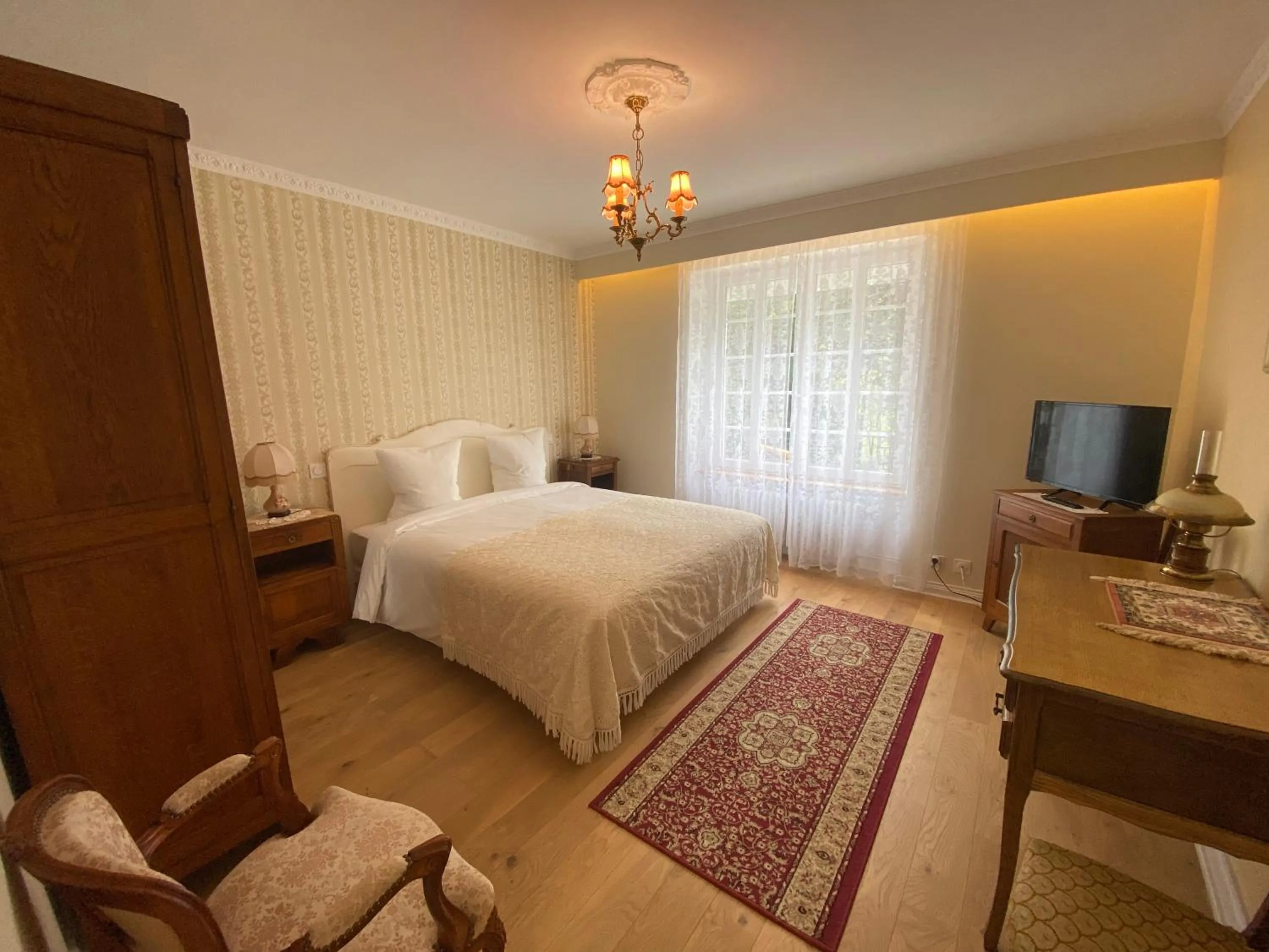 Bedroom, Bed in Logis Vélès