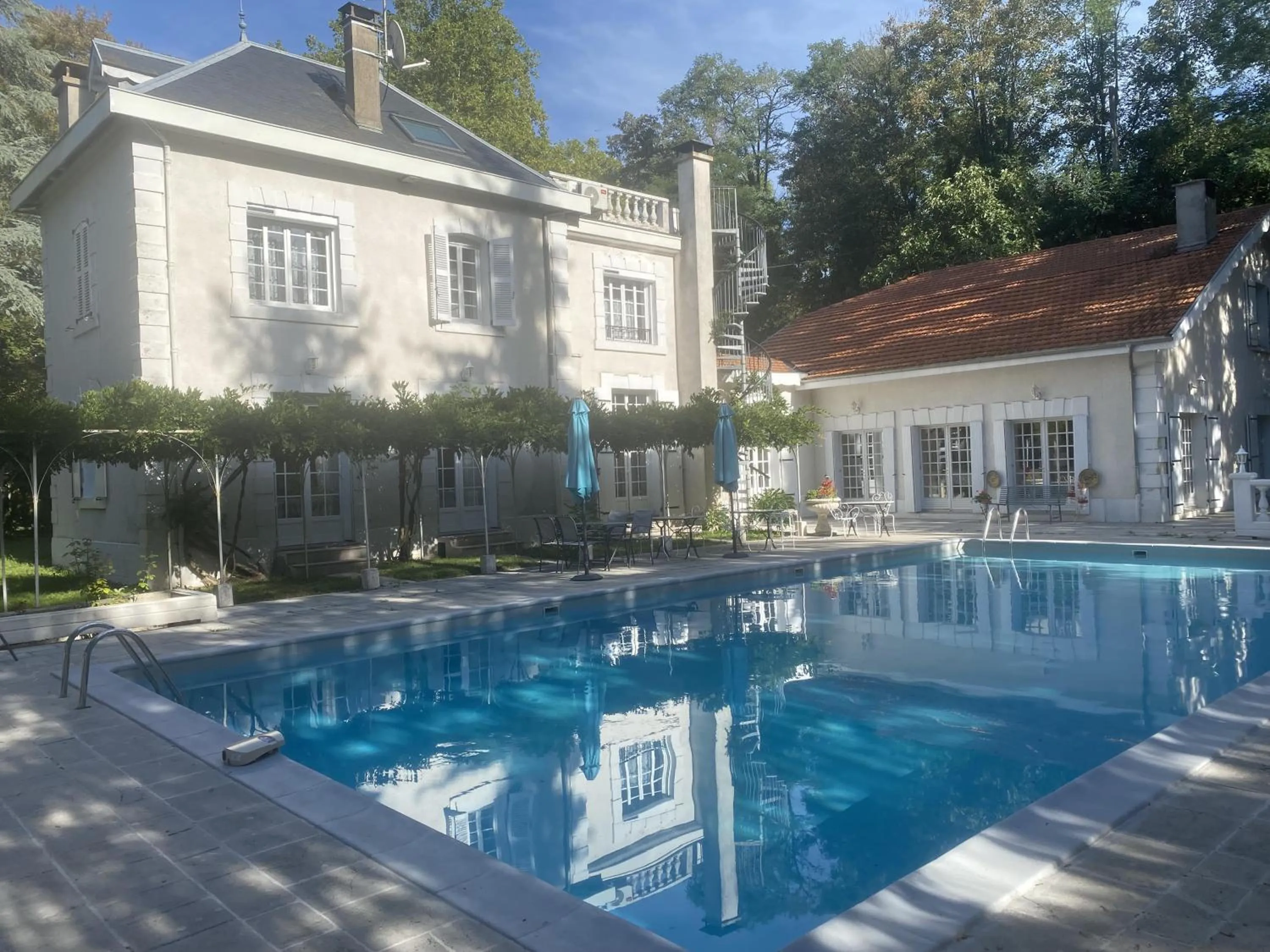 Property building in Logis Vélès